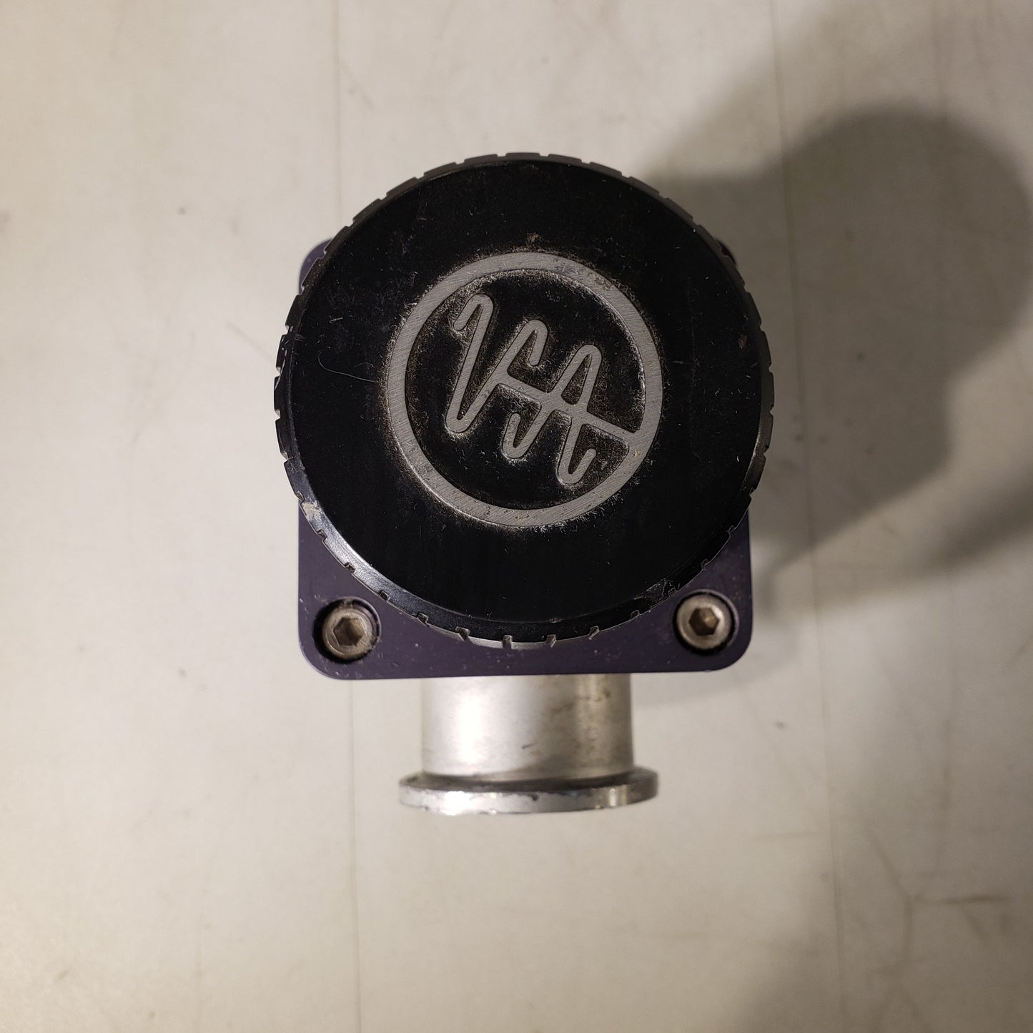 Varian KF40 NW40 1242-L5680-301 High Vacuum Spring Bellows Valve Fitting Angle