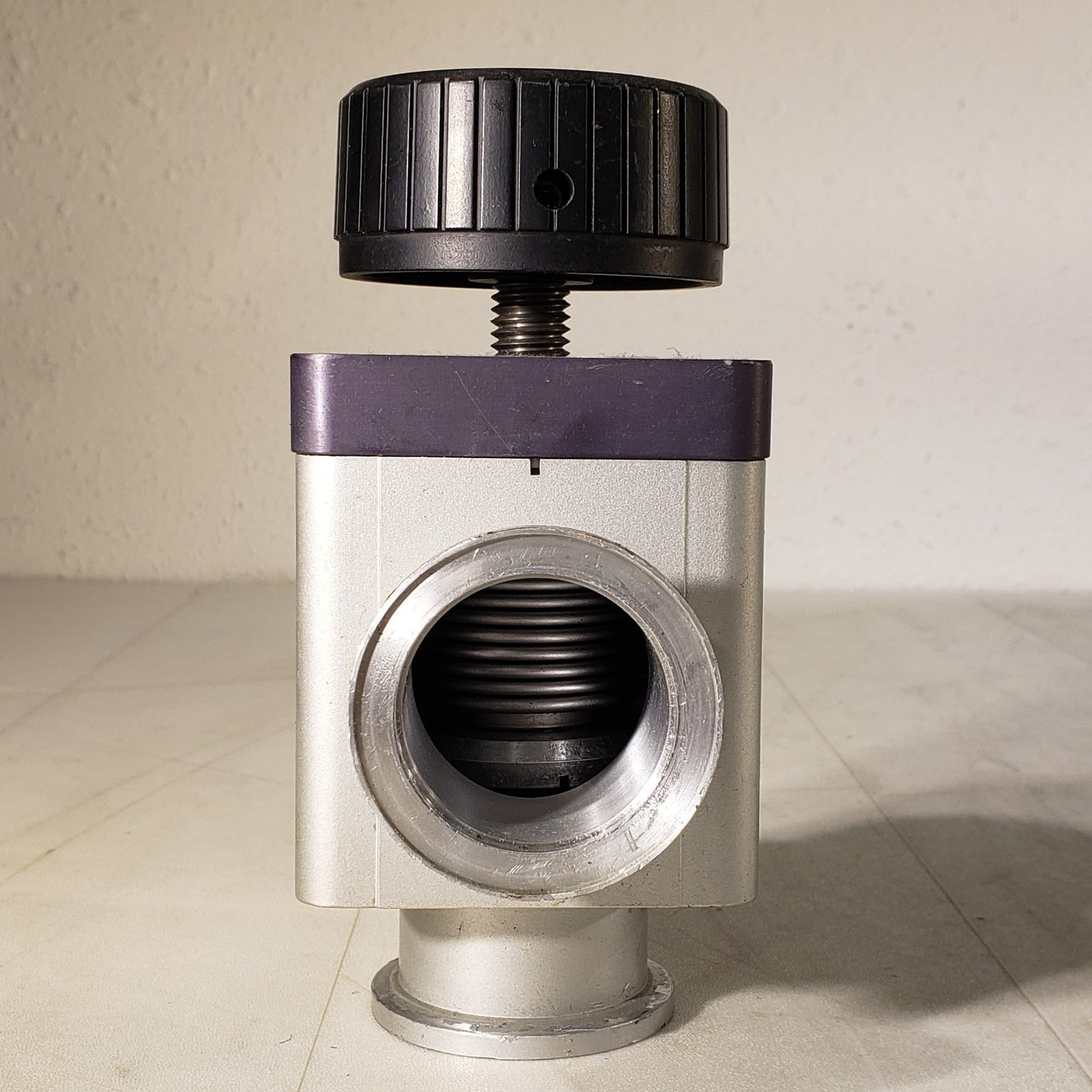 Varian KF40 NW40 1242-L5680-301 High Vacuum Spring Bellows Valve Fitting Angle