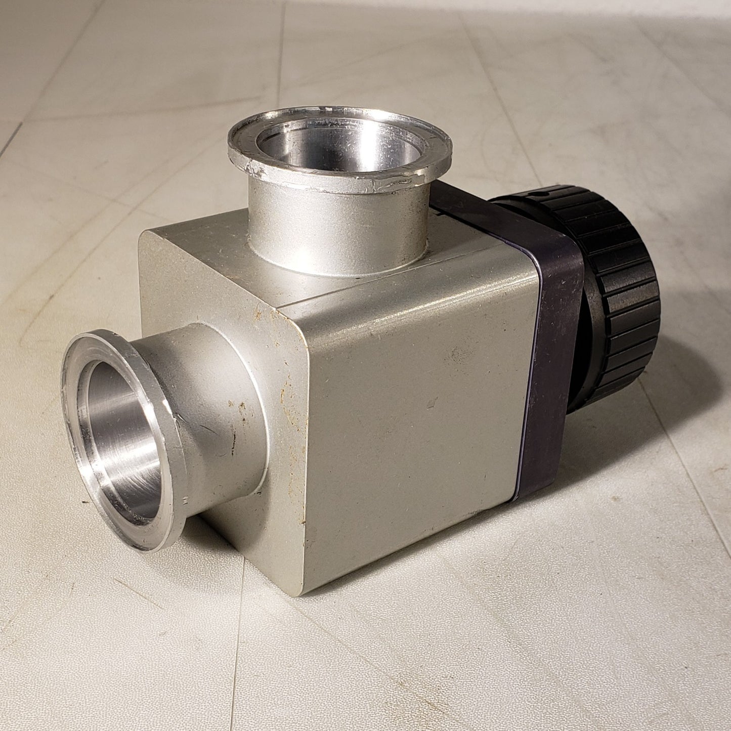 Varian KF40 NW40 1242-L5680-301 High Vacuum Spring Bellows Valve Fitting Angle