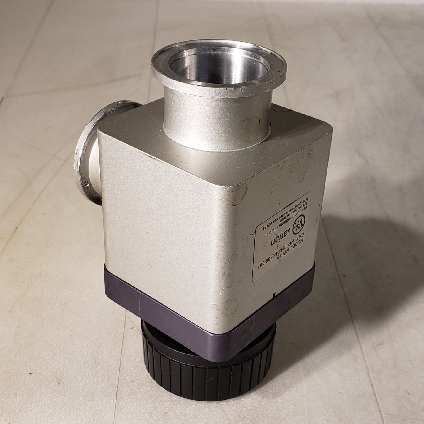 Varian KF40 NW40 1242-L5680-301 High Vacuum Spring Bellows Valve Fitting Angle