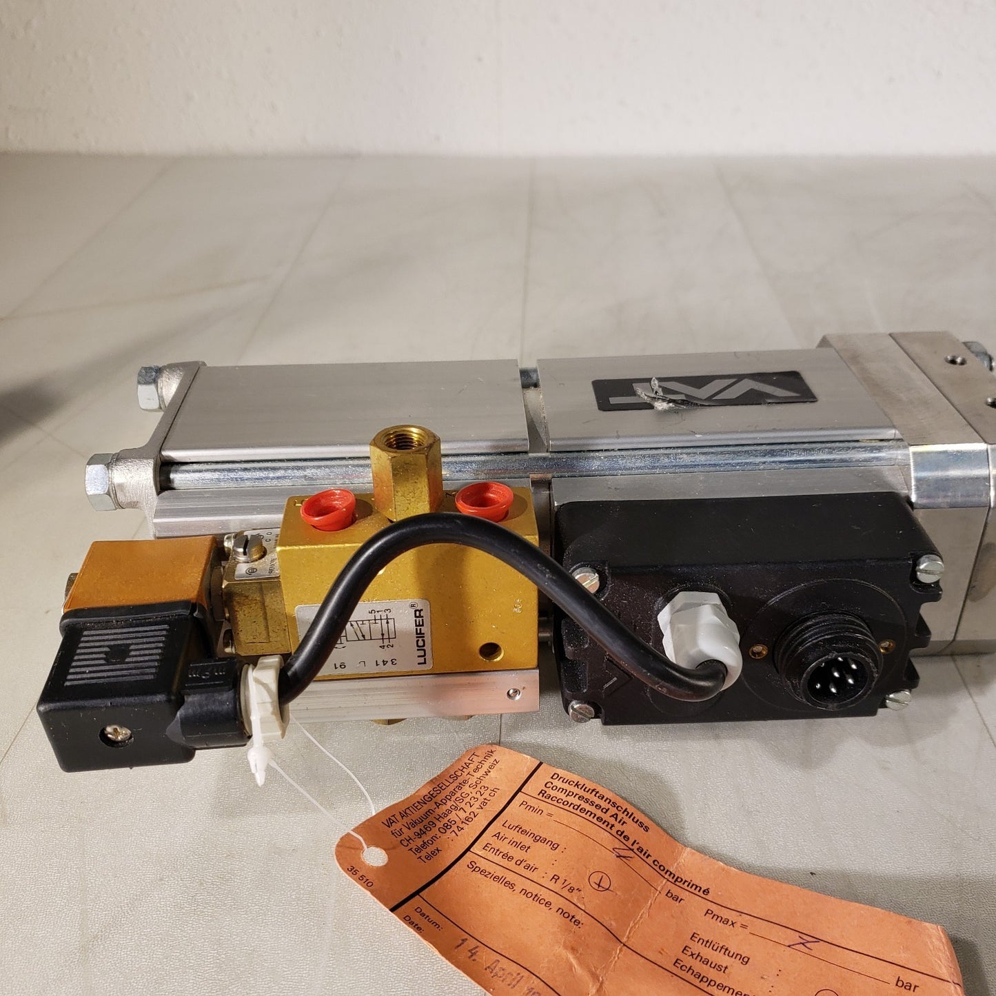 VAT 2.75" CF Conflat DN35CF Pneumatic Gate Valve High Vacuum SS F-36353-01