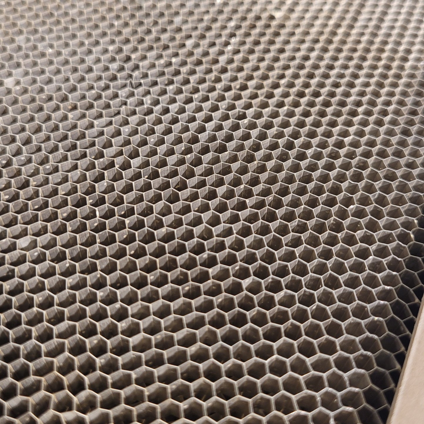 Parker Chomerics 06-1102-5853 EMI Shielded Vent Honeycomb Shielded RF Filter