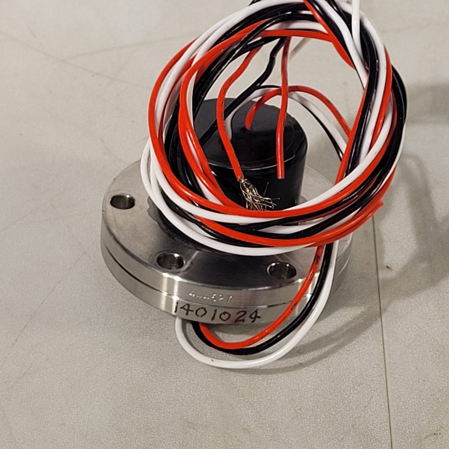 DN35CF 2.75" CF Conflat 3-Wire Electrical Feedthrough High Vacuum SS 14-01024