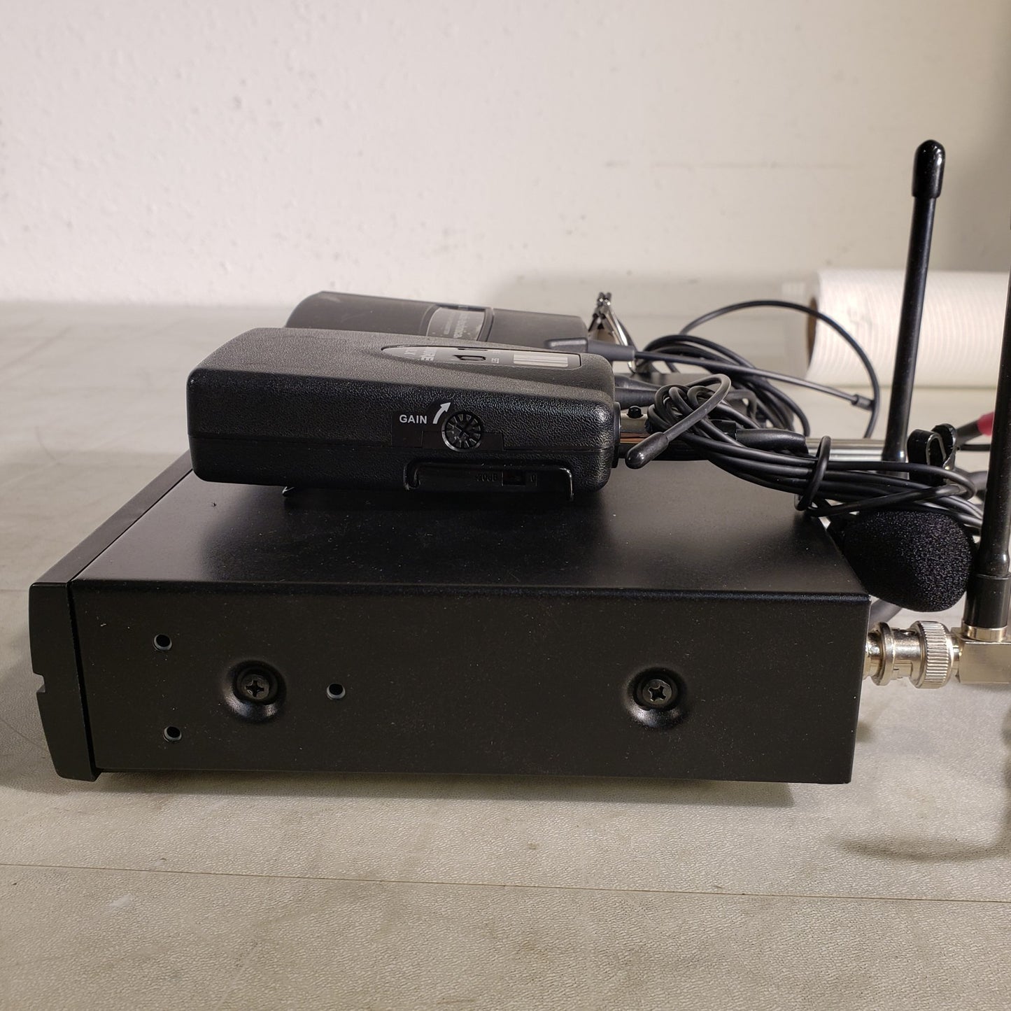 Audio Technica ATW R2100 ATW T210 Shure ULX1-M1 Audio Wireless Mic RX & TX