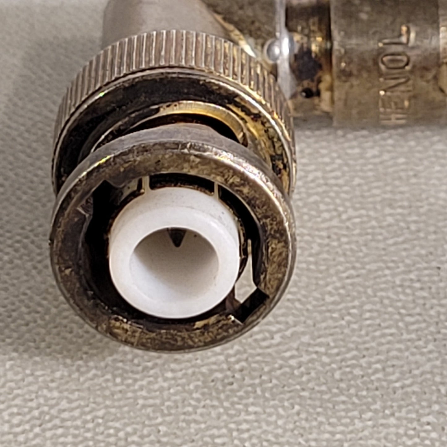 Amphenol 10425 MHV Male High Voltage Connector Radio RF Adapter 90° Angle Elbow