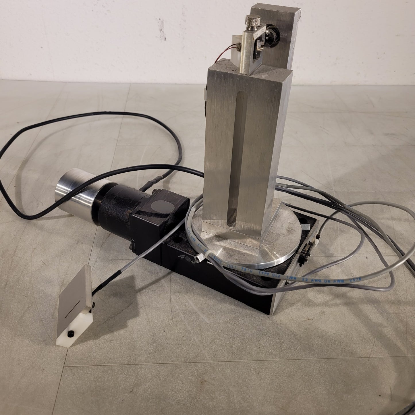 Parker Positioning Rotary Positioner Stage 20501.5-P W/ 24V Stepper Motor