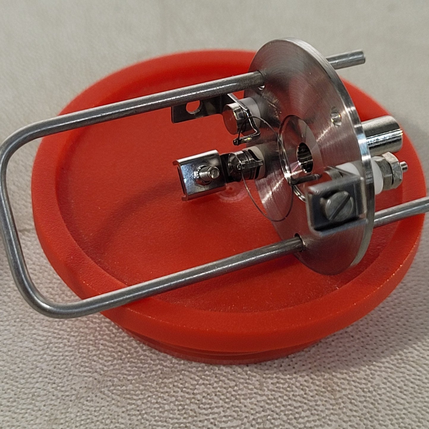 Pfeiffer Balzers Ultra High Vacuum Tungsten Filament Ion Guide Circular Focusing