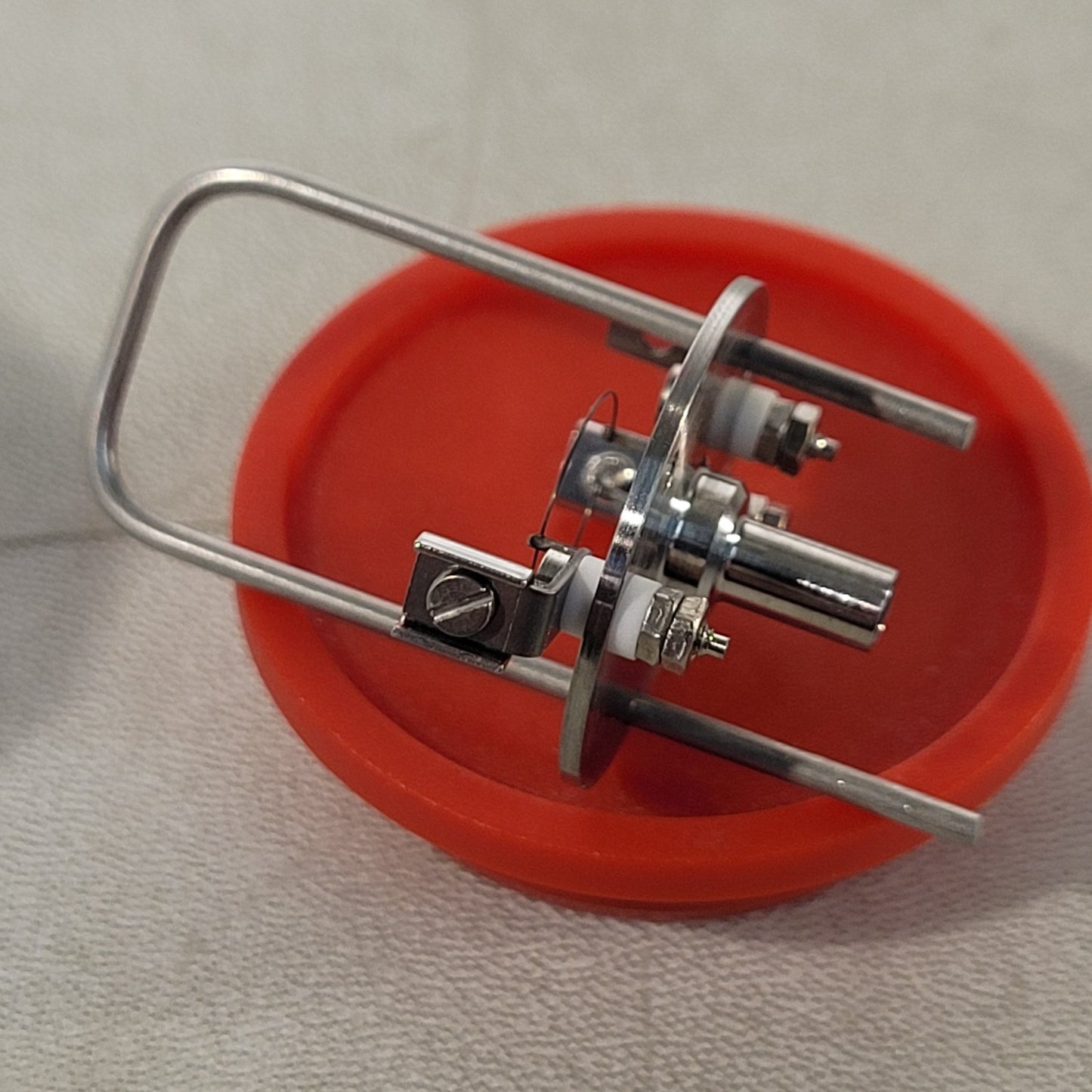 Pfeiffer Balzers Ultra High Vacuum Tungsten Filament Ion Guide Circular Focusing