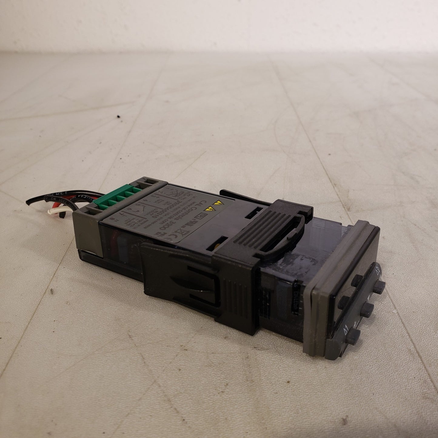 Cal Controls 3200 Temperature Controller for RTD Display 100-240V 50-60HZ Omega