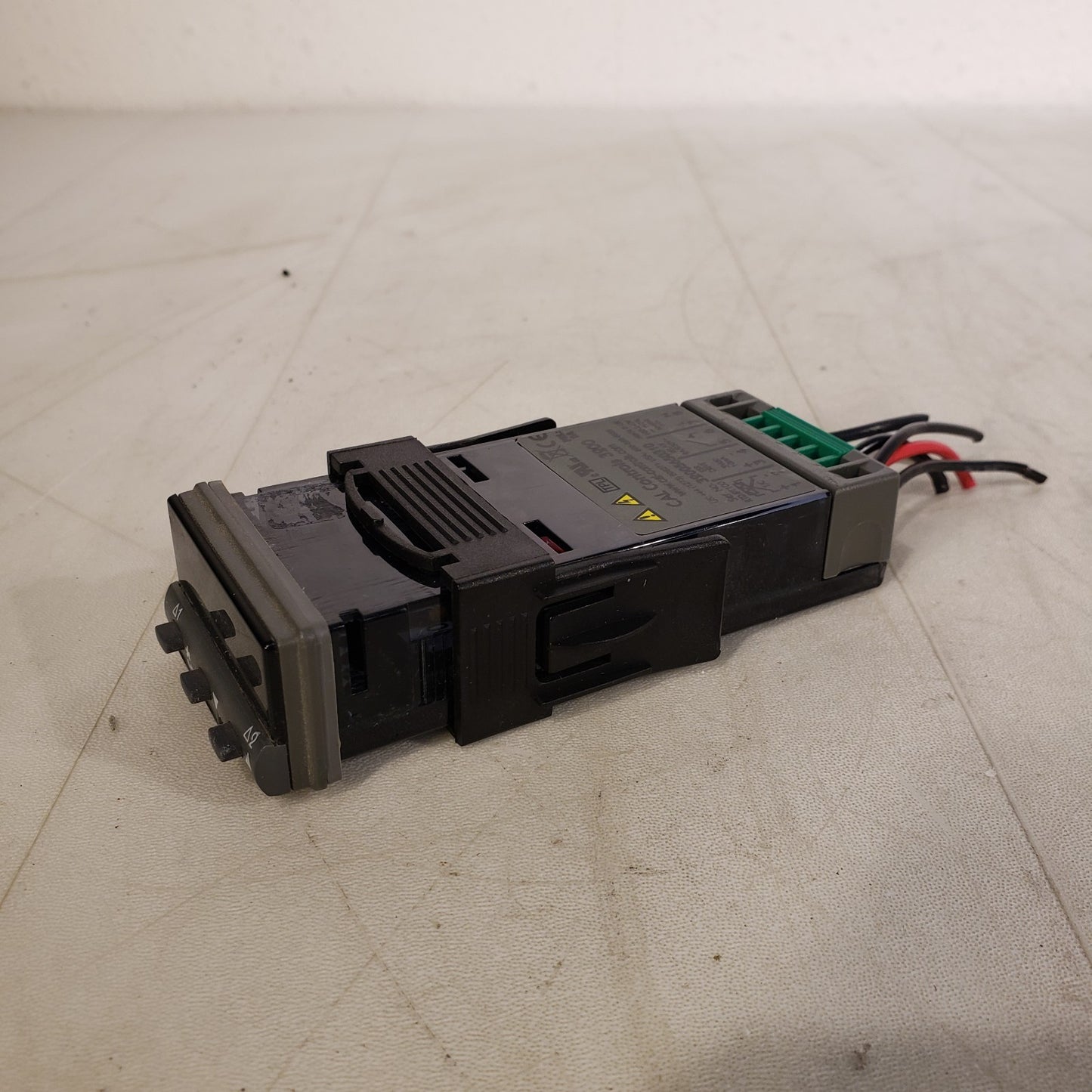 Cal Controls 3200 Temperature Controller for RTD Display 100-240V 50-60HZ Omega