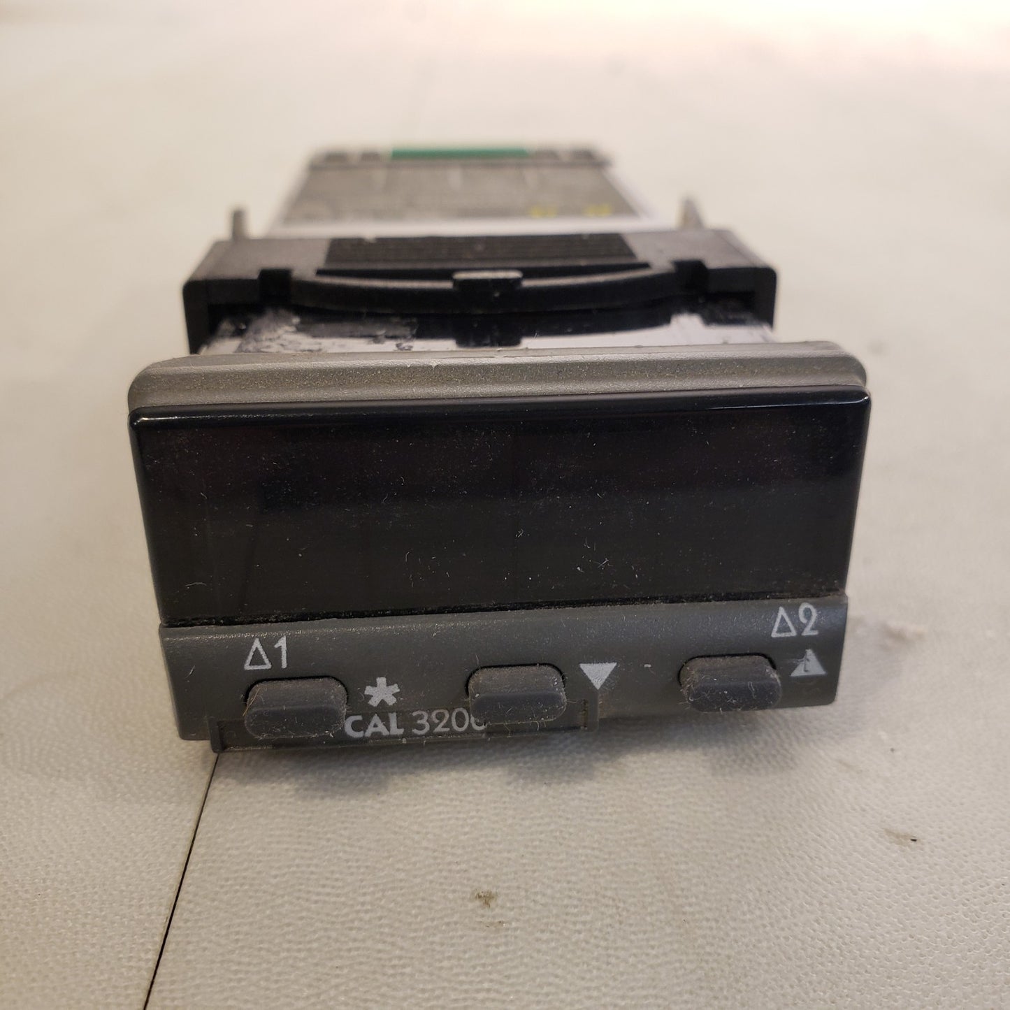 Cal Controls 3200 Temperature Controller for RTD Display 100-240V 50-60HZ Omega
