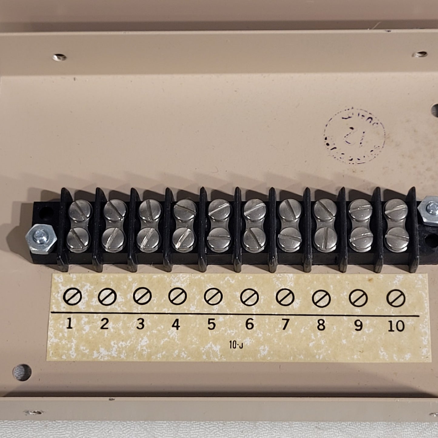 Terminal Block 10-Slot 5-1/2" x 4" Tan Steel 10-Wire Electrical Box