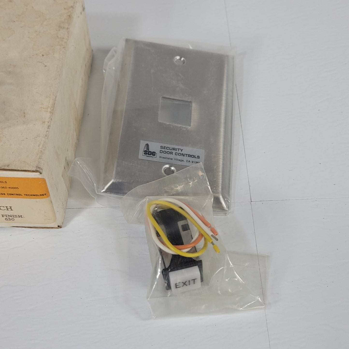 SDC 402U Exit Push Button Switch 5amps 125VAC Security Door Controls