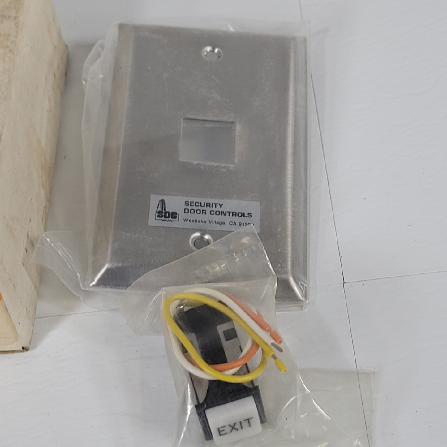 SDC 402U Exit Push Button Switch 5amps 125VAC Security Door Controls