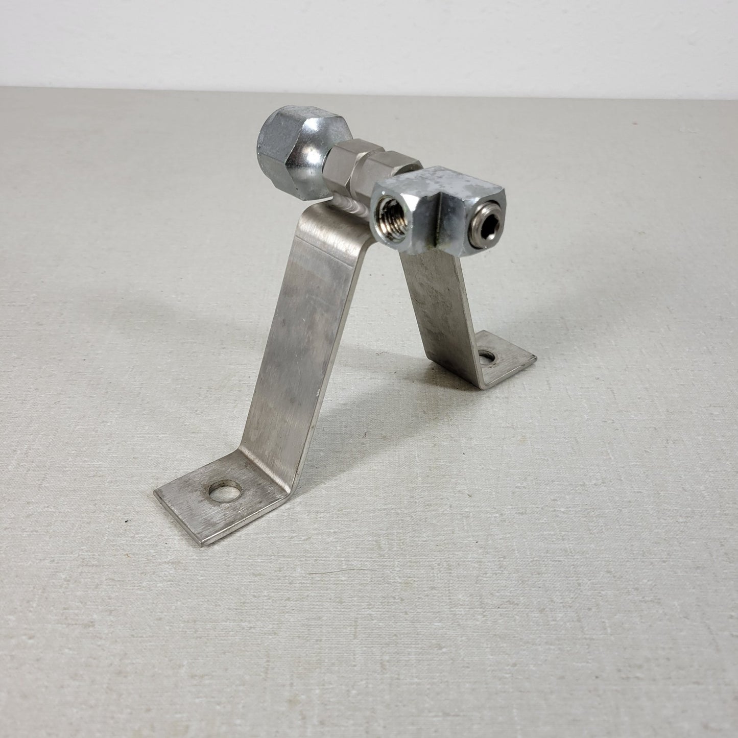Hose Fitting Bracket CGA580 7/8" Nut To Right Angle T Fitting 1/2" NPT Thread