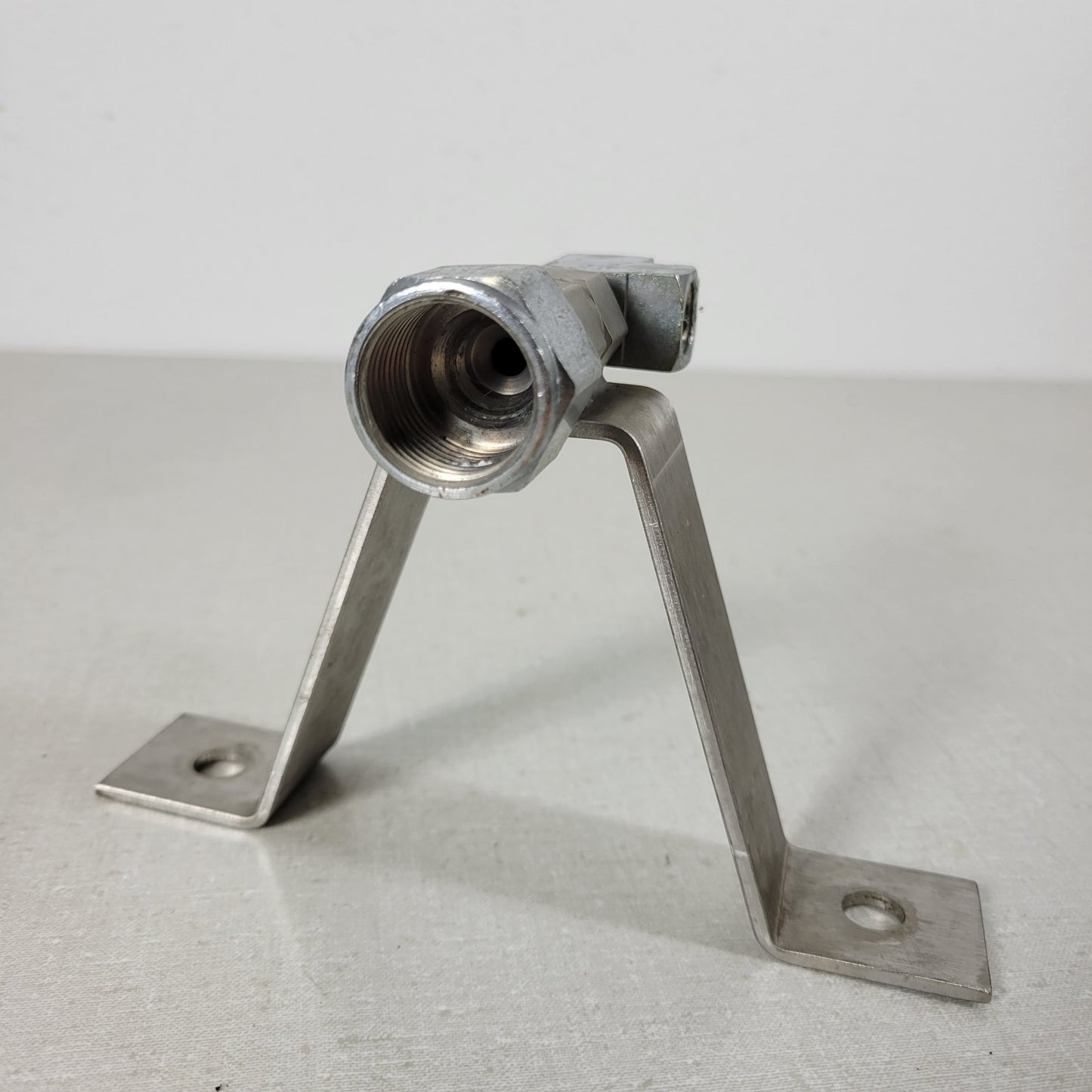 Hose Fitting Bracket CGA580 7/8" Nut To Right Angle T Fitting 1/2" NPT Thread