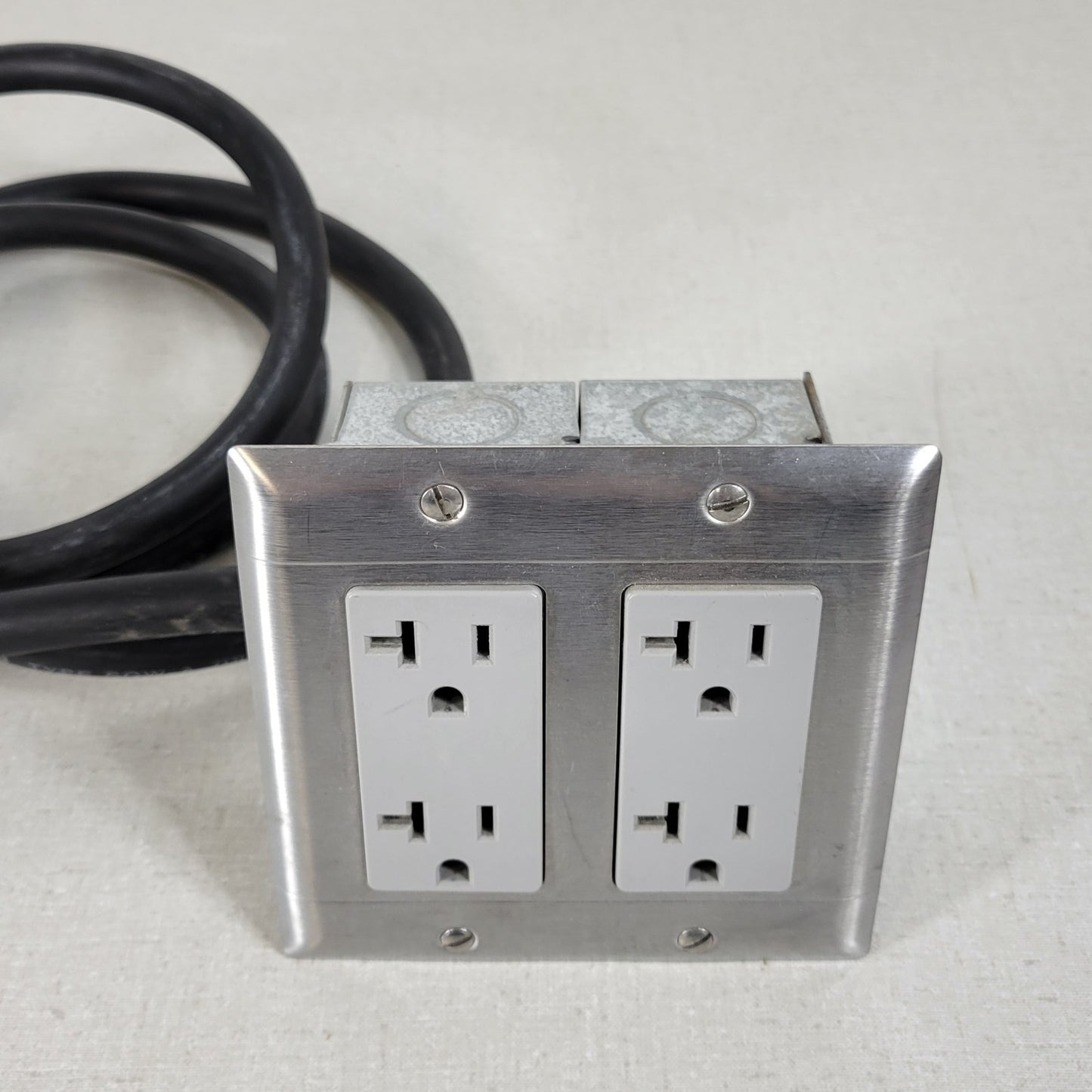 Built-In Double-Gang Work Bench Outlet Box for Mains 120v 20A 4-1/2' Cable