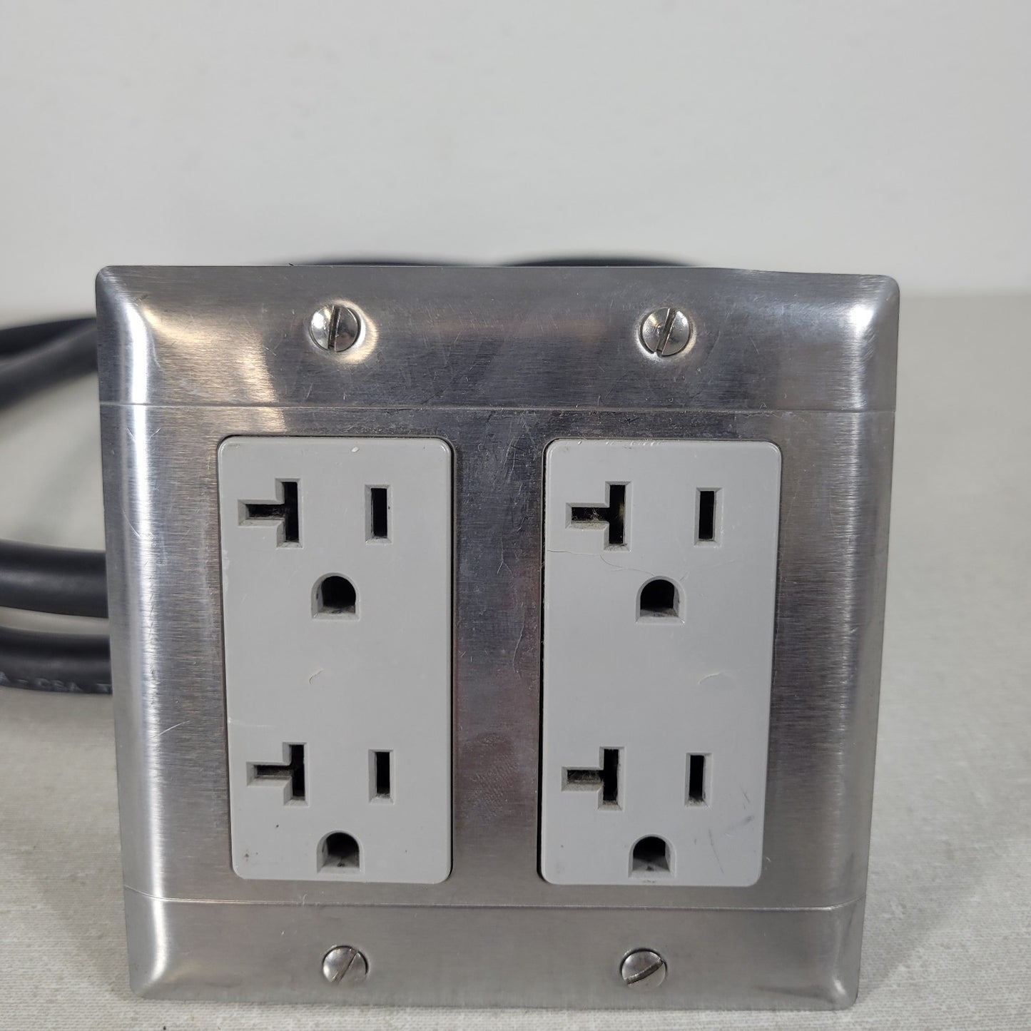 Built-In Double-Gang Work Bench Outlet Box for Mains 120v 20A 4' Cable