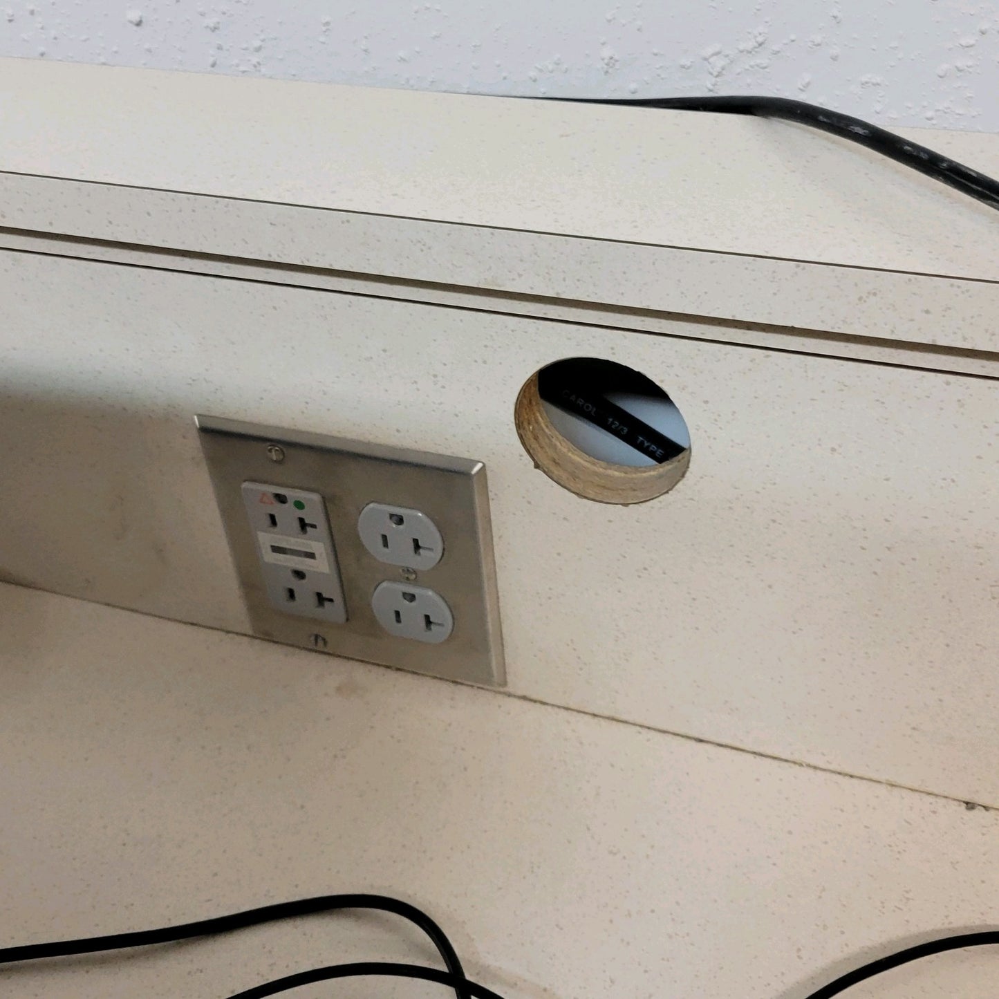 Built-In Double-Gang Work Bench Outlet Box for Mains 120v 20A 4' Cable