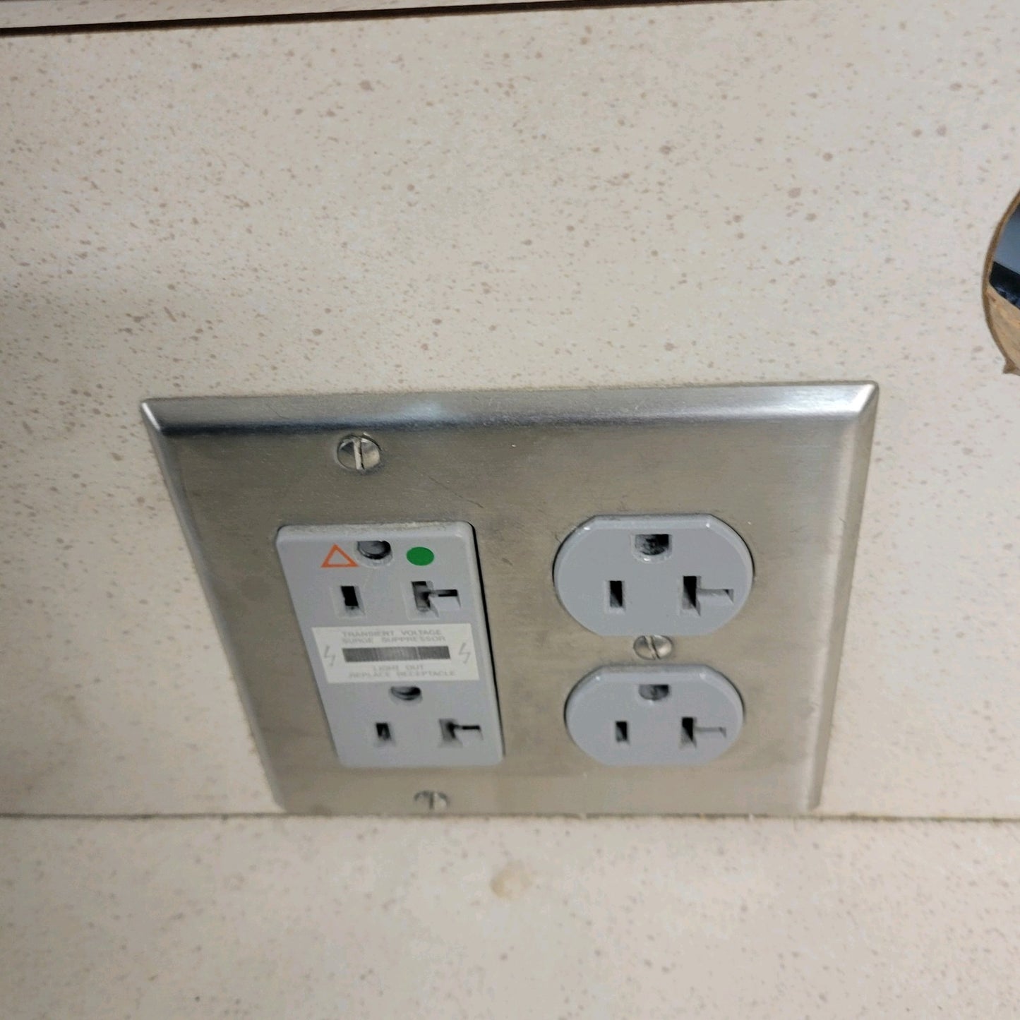Built-In Double-Gang Work Bench Outlet Box for Mains 120v 20A 4' Cable