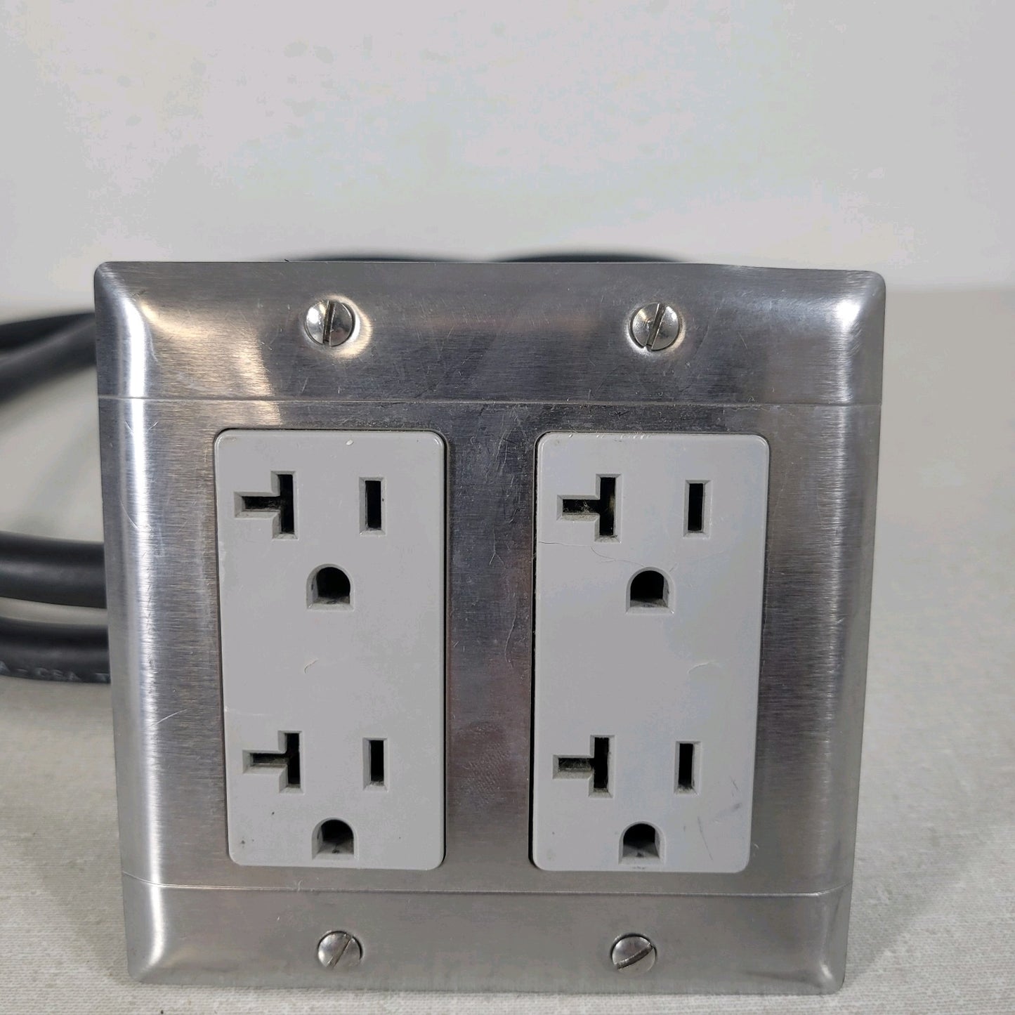Built-In Double-Gang Work Bench Outlet Box for Mains 120v 20A 4' Cable