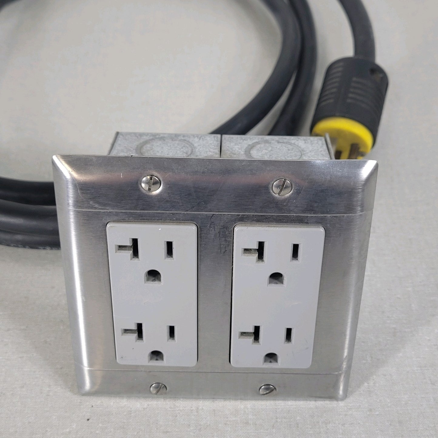 Built-In Double-Gang Work Bench Outlet Box for Mains 120v 20A 4' Cable