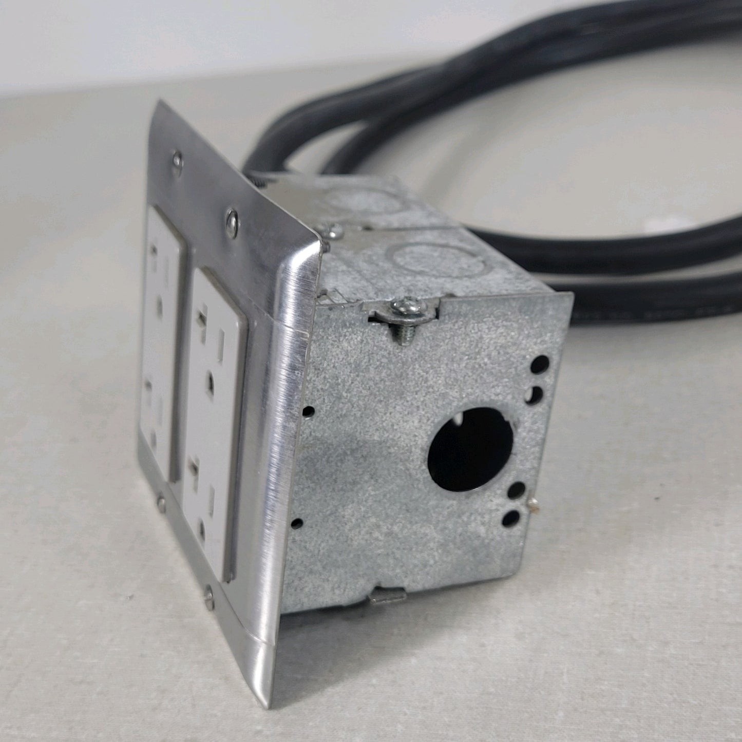 Built-In Double-Gang Work Bench Outlet Box for Mains 120v 20A 4' Cable
