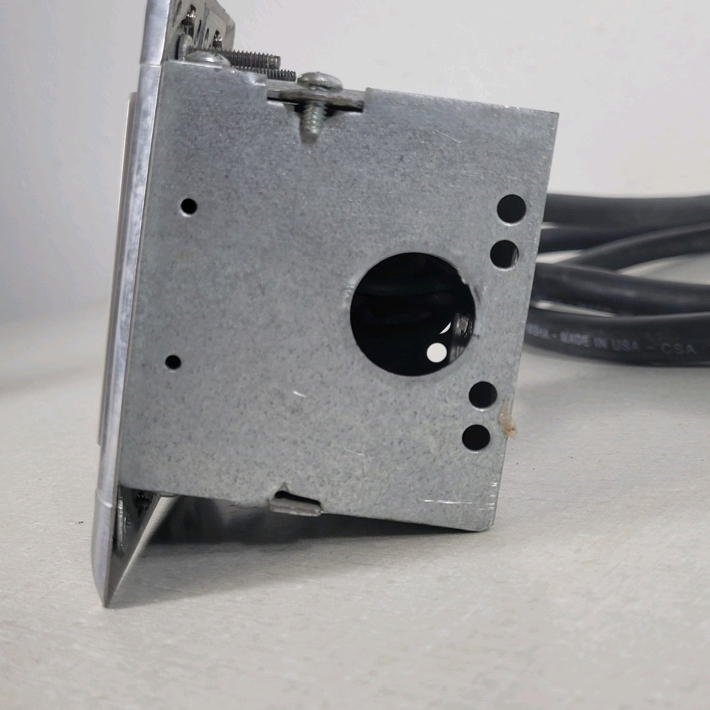 Built-In Double-Gang Work Bench Outlet Box for Mains 120v 20A 4' Cable