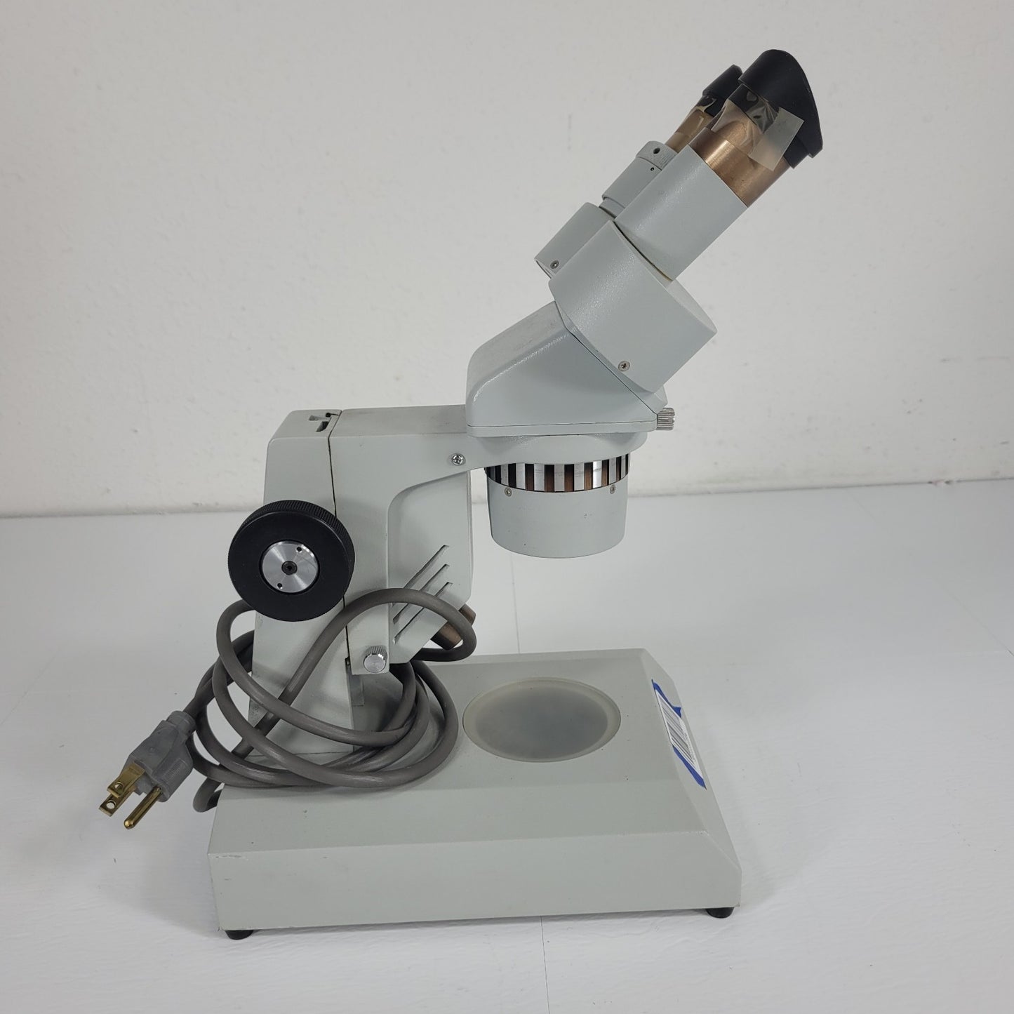 A&F Stereo Upright Microscope w/ Light Source 10x and 30x Zoom WF10X Eye Pieces
