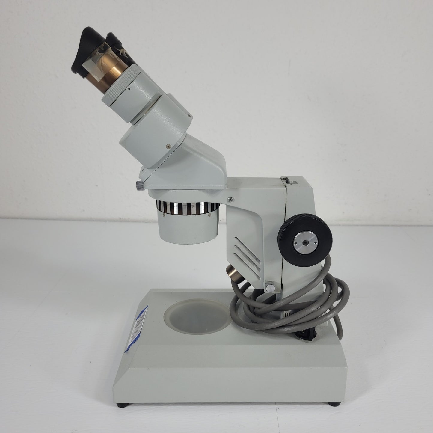 A&F Stereo Upright Microscope w/ Light Source 10x and 30x Zoom WF10X Eye Pieces