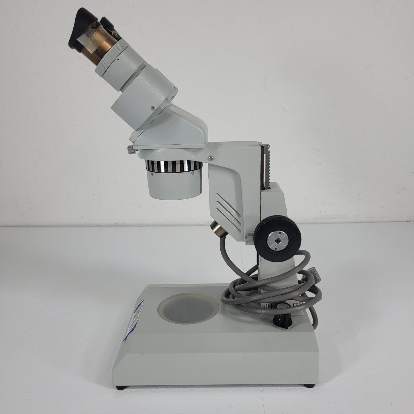 A&F Stereo Upright Microscope w/ Light Source 10x and 30x Zoom WF10X Eye Pieces