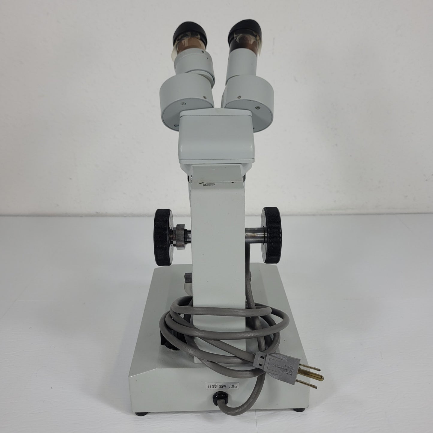 A&F Stereo Upright Microscope w/ Light Source 10x and 30x Zoom WF10X Eye Pieces