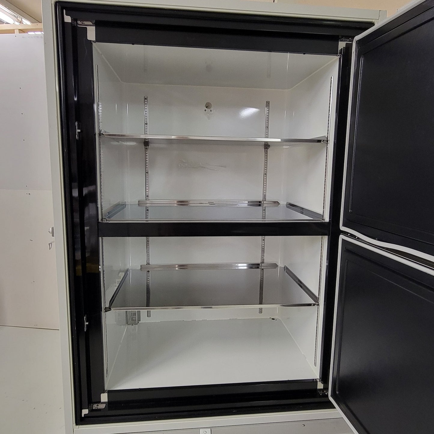 FOR PARTS Nuaire NU-9668GC Ultra Low -86C Lab Freezer 3 Adjustable Shelves