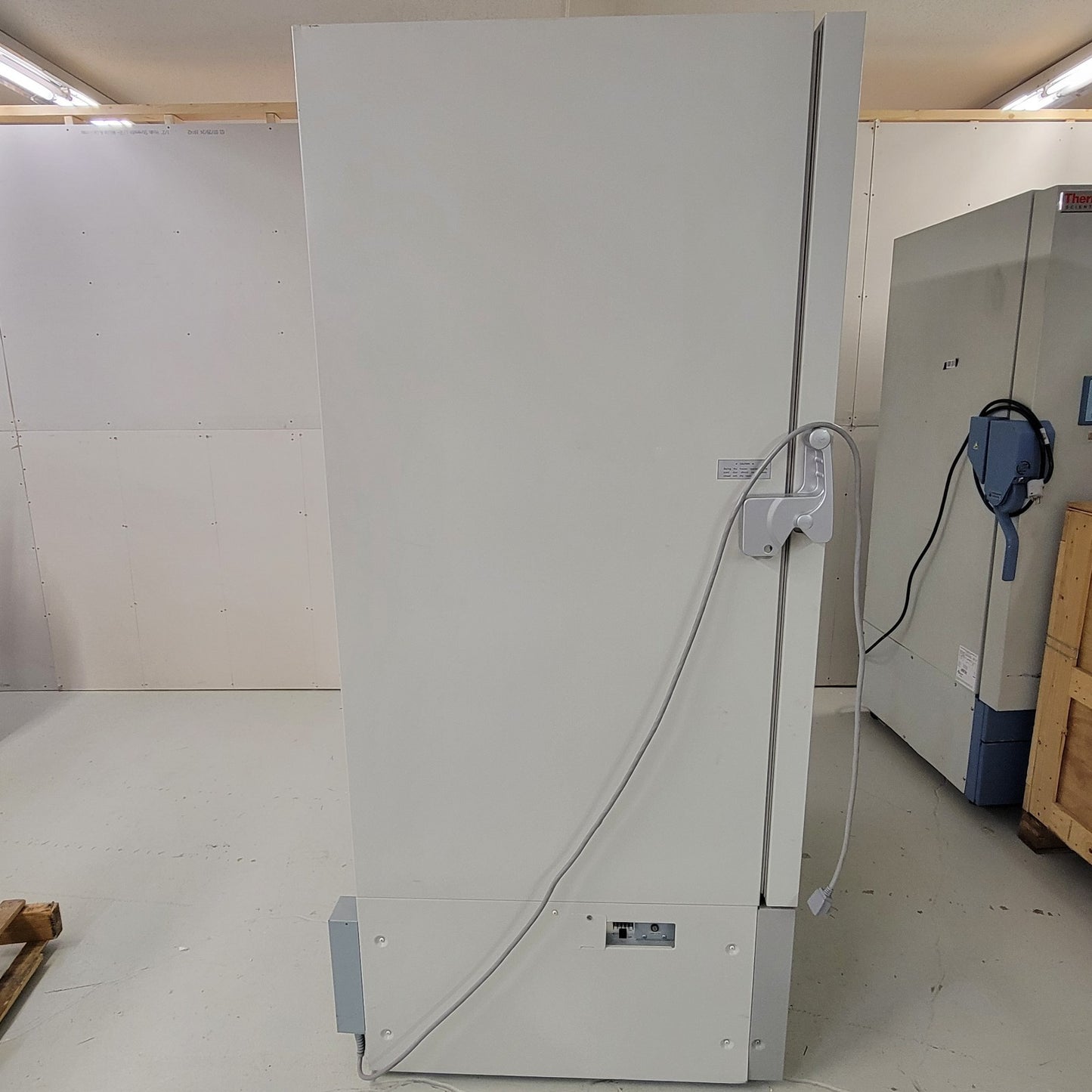 FOR PARTS Nuaire NU-9668GC Ultra Low -86C Lab Freezer 3 Adjustable Shelves