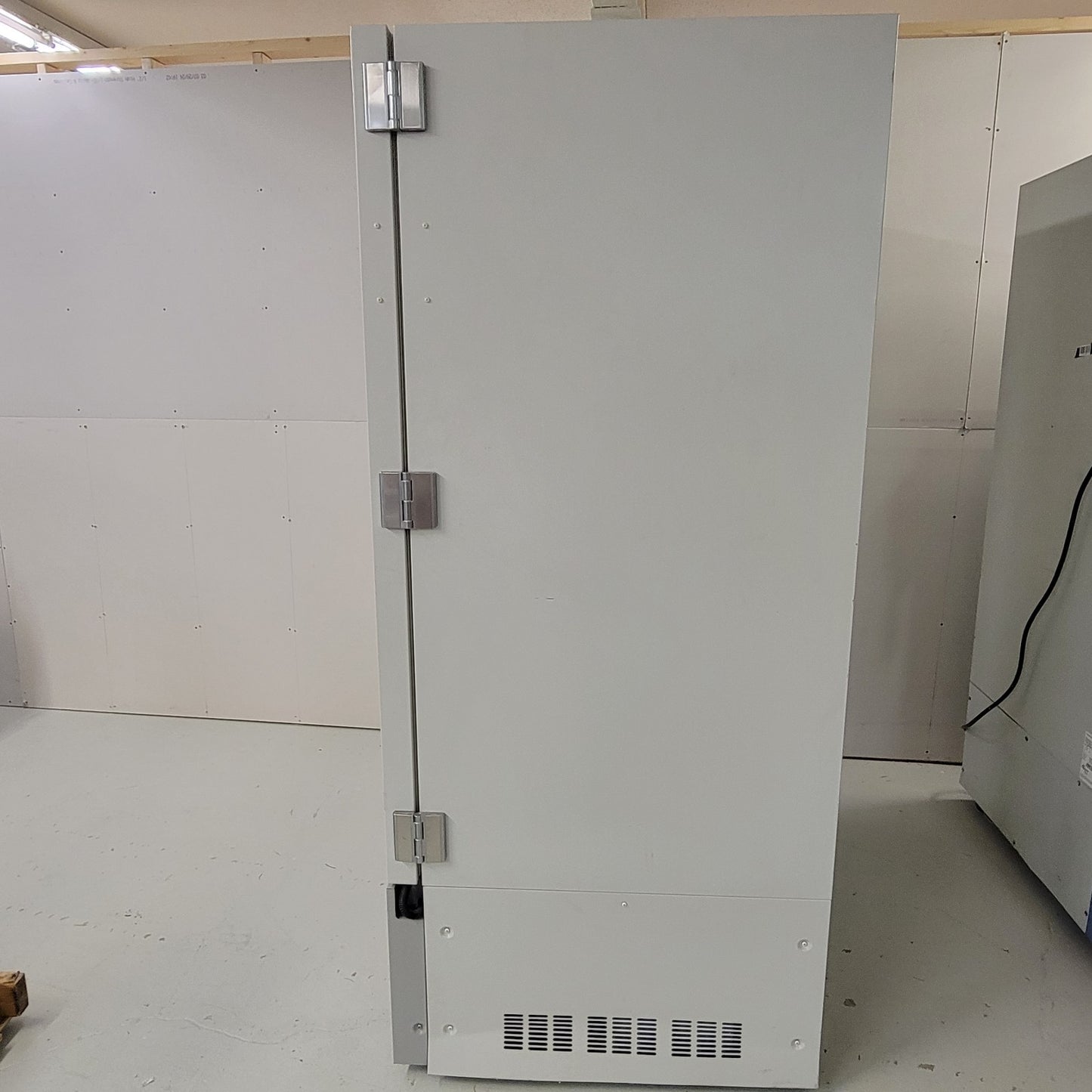 FOR PARTS Nuaire NU-9668GC Ultra Low -86C Lab Freezer 3 Adjustable Shelves
