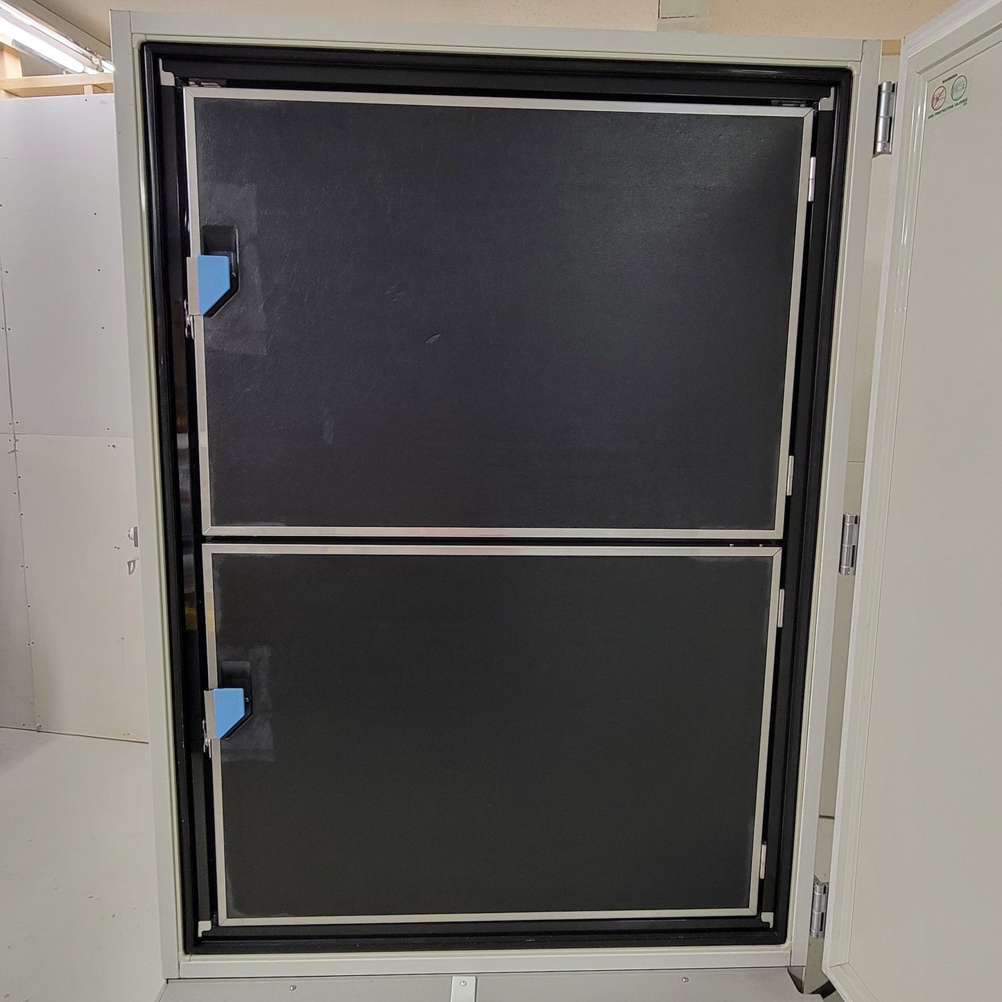 FOR PARTS Nuaire NU-9668GC Ultra Low -86C Lab Freezer 3 Adjustable Shelves