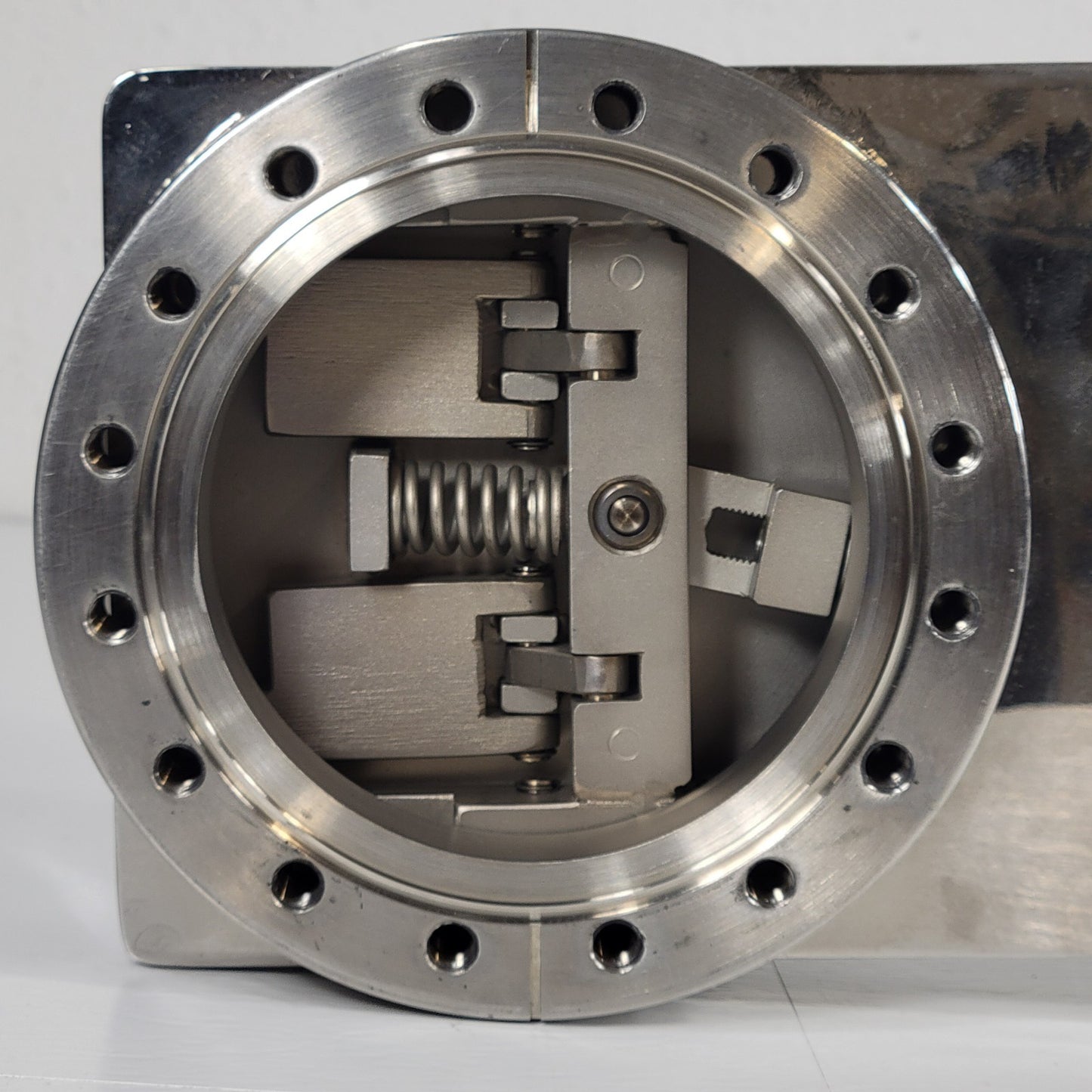 HVA 124-0400 Manual Gate Valve DN100CF 6" CF Conflat Ultra High Vacuum Apparatus