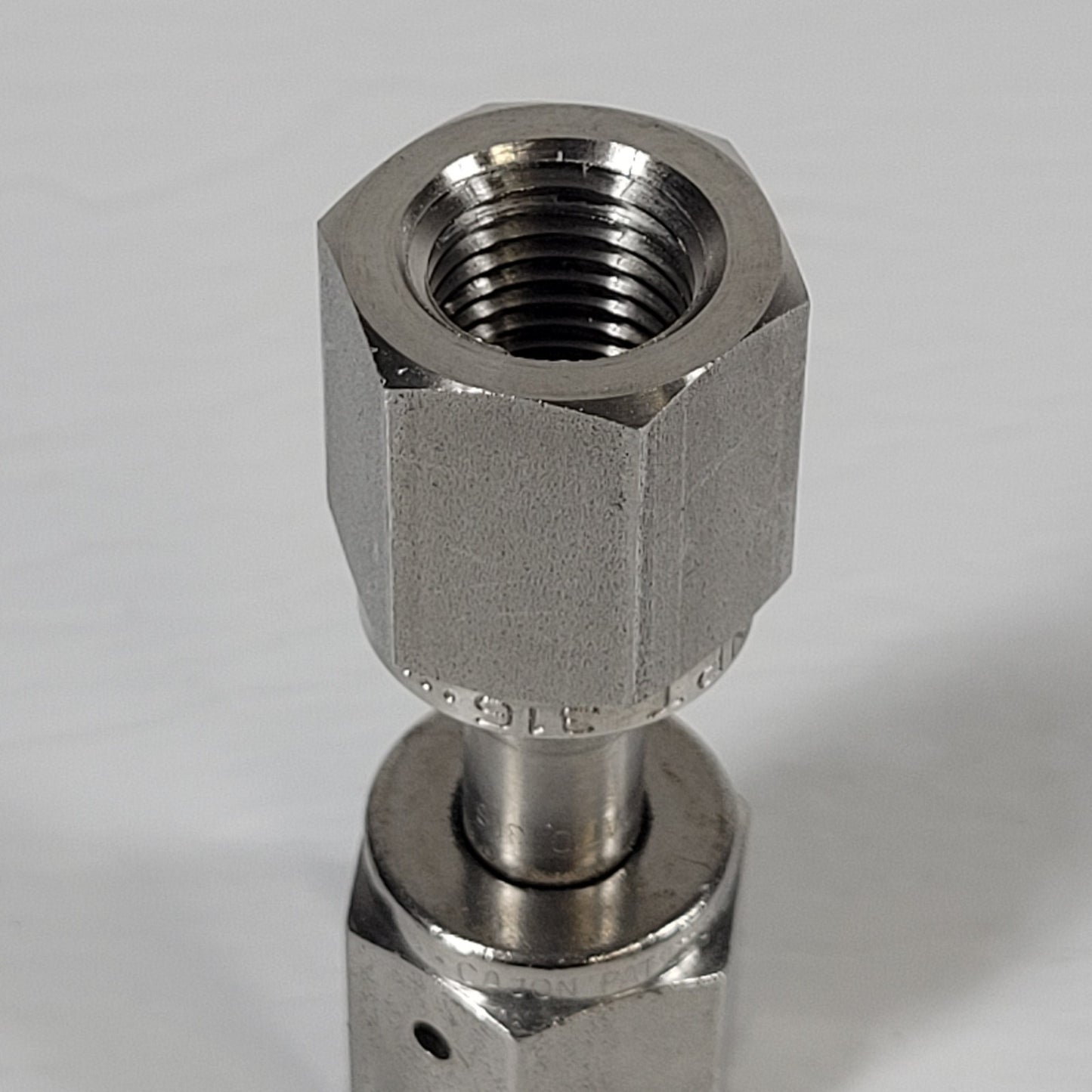 Cajon 1/4" NPT Tube Adapter to 1/4" VCR Fitting Vacuum Stainless Steel 316