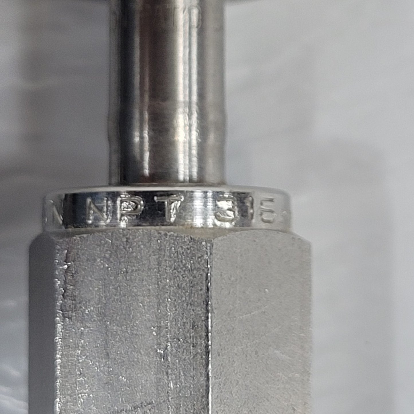 Cajon 1/4" NPT Tube Adapter to 1/4" VCR Fitting Vacuum Stainless Steel 316