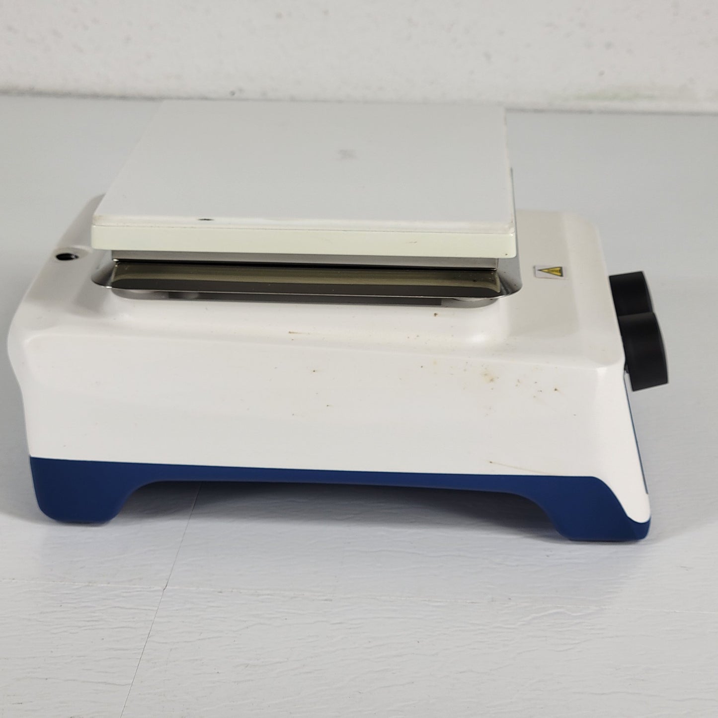 Cole-Parmer Stuart 04807-63 Hot Plate & Magnetic Stirrer 405° High Temperature