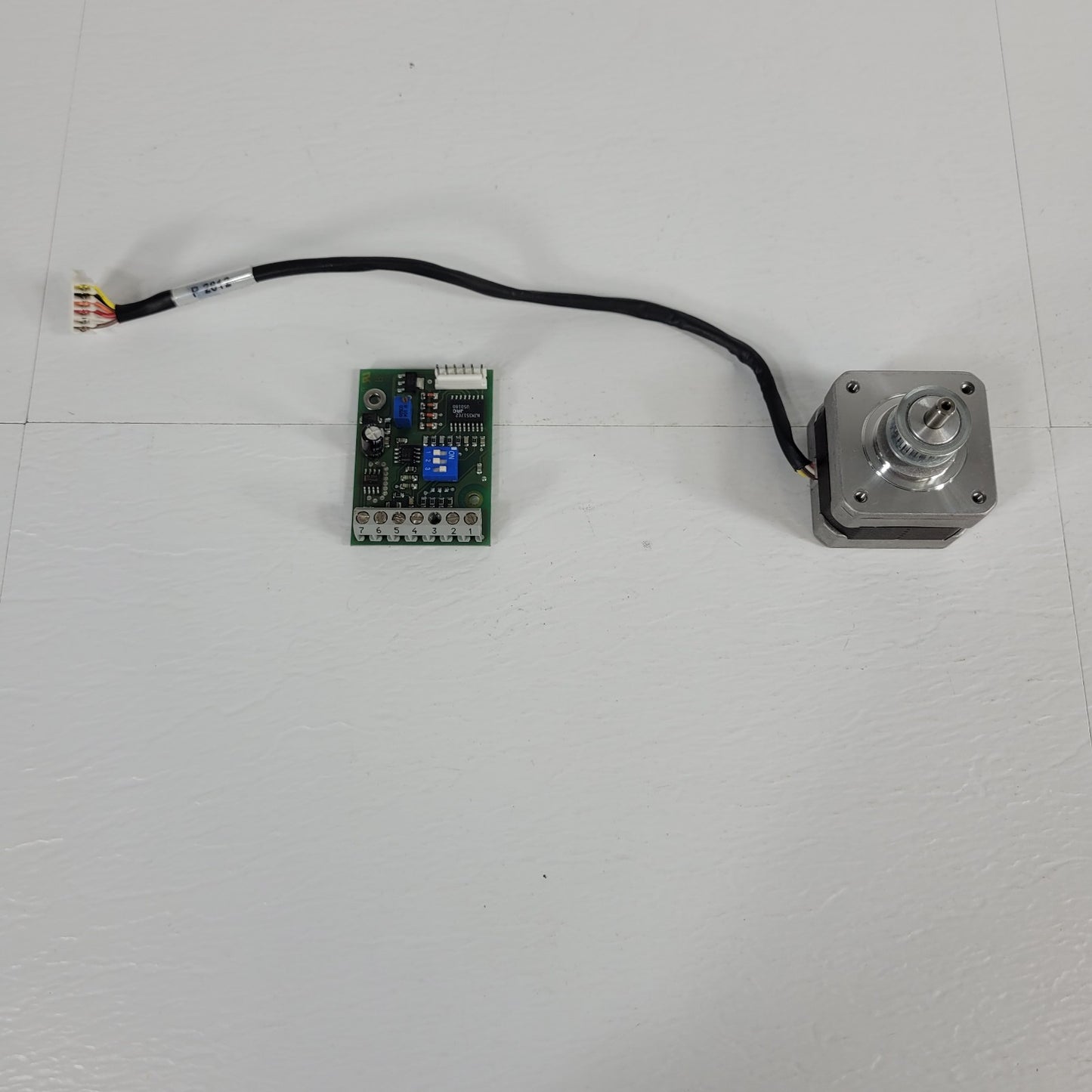 Samotronic 101 Stepper Motor Driver & Astrosym Y129 12V 0.16A 75 Ohm 1.8 Degrees