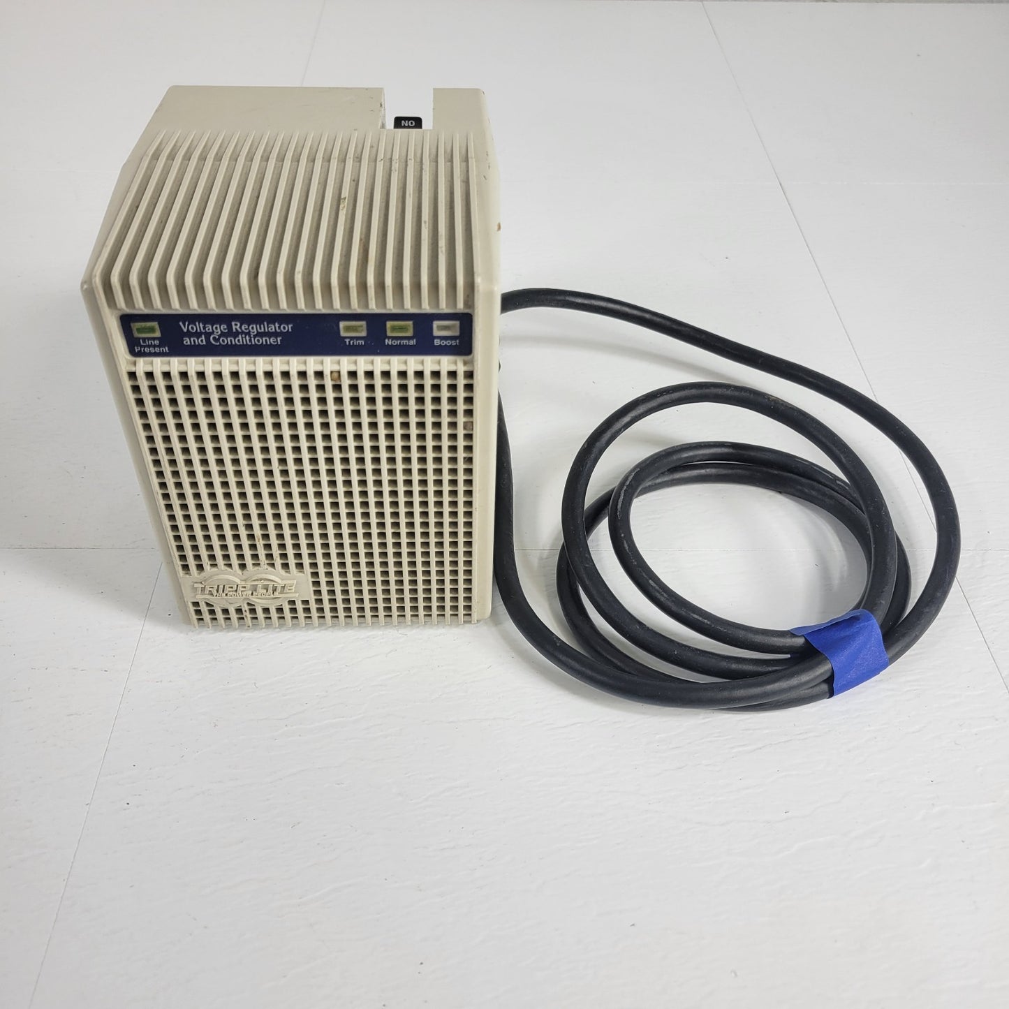 Tripp Lite LS604 Voltage Regulator and Conditioner 120v 600w 53U2 Power Supply