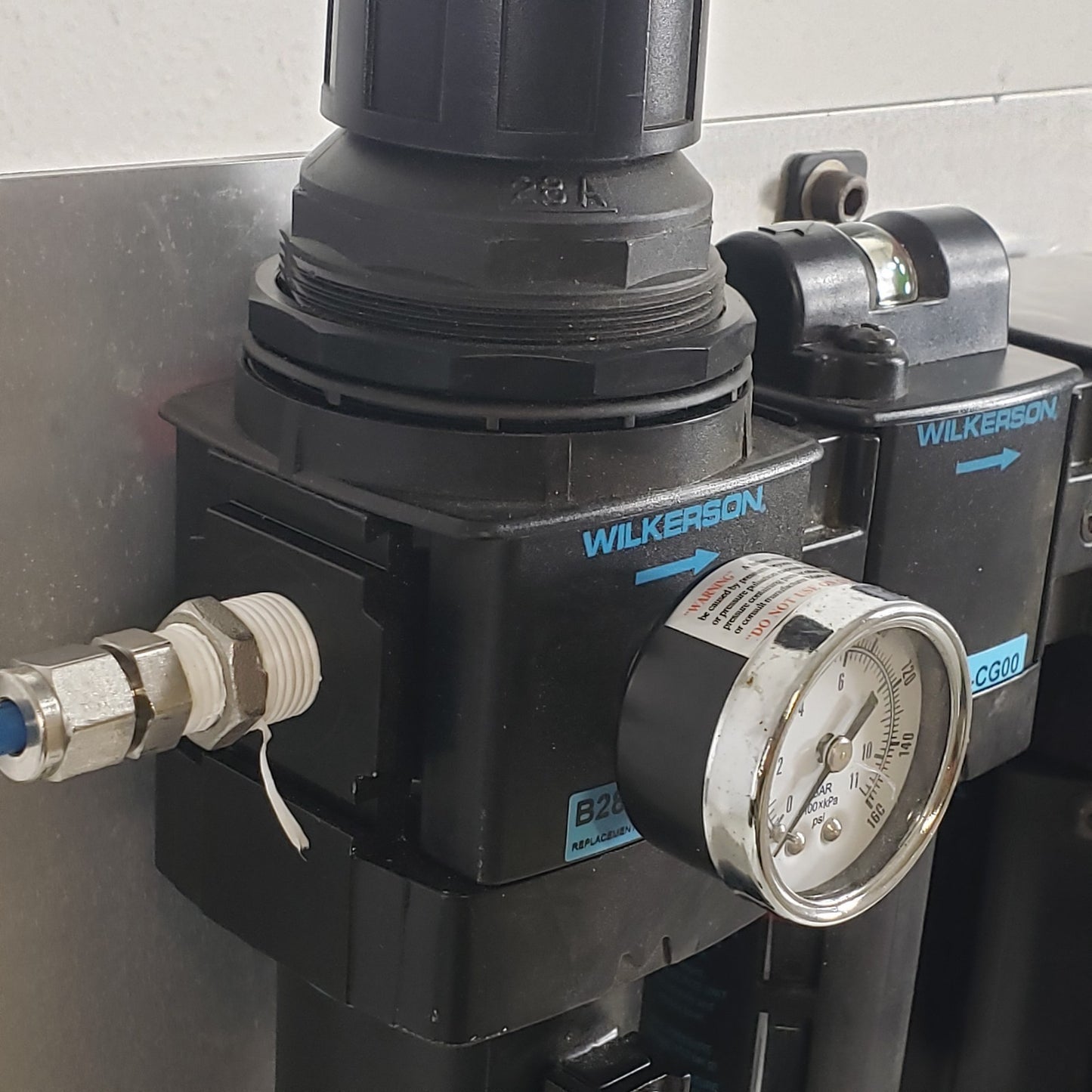 Wilkerson B28-03FHG0 M18-03-CG00 MSD-03-KB2D Compressed Air Filtration System