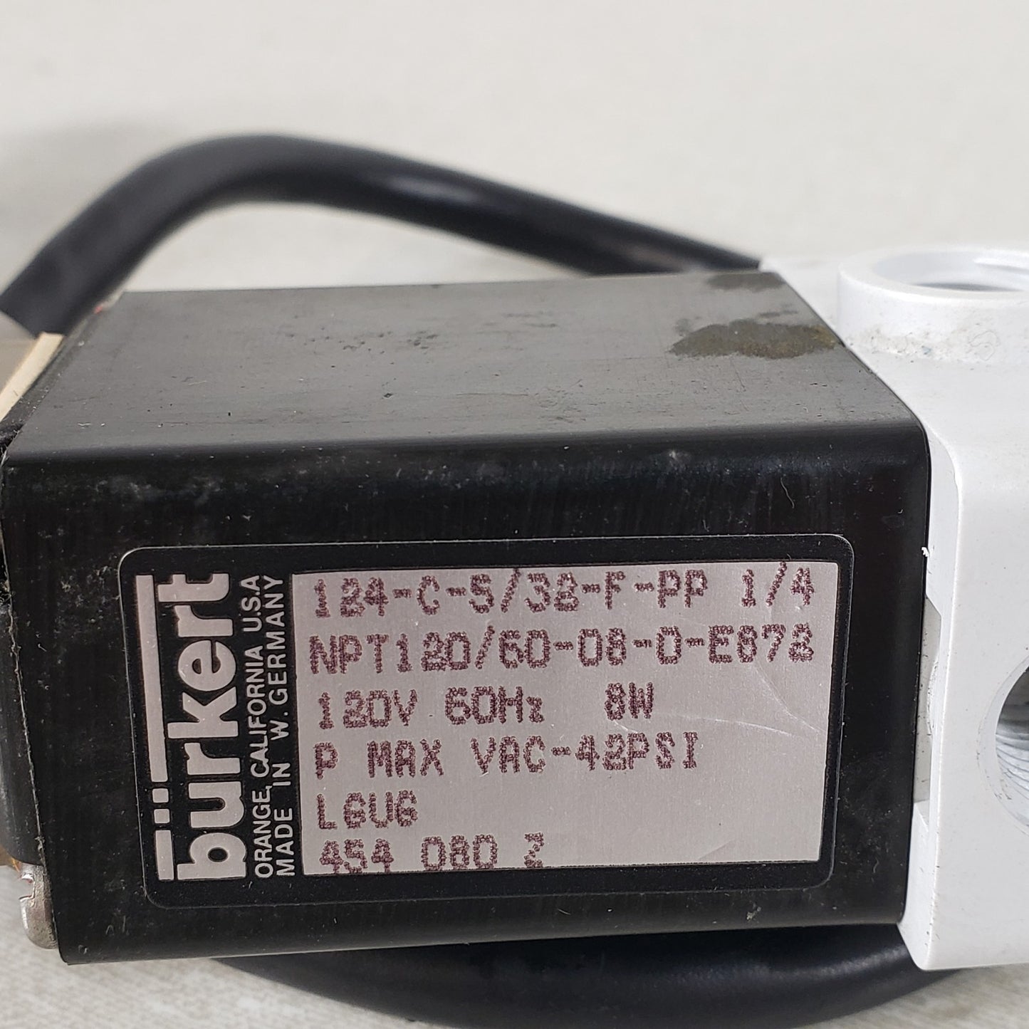 Bürkert Solenoid 124-C-5/32-F-PP 1/4 Max Pressure Of 42 Psi 8W 120V 60Hz Burkert