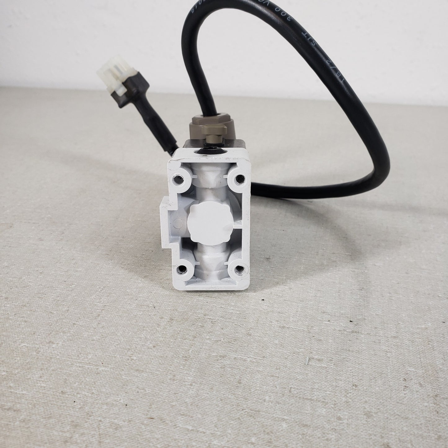 Bürkert Solenoid 124-C-5/32-F-PP 1/4 Max Pressure Of 42 Psi 8W 120V 60Hz Burkert