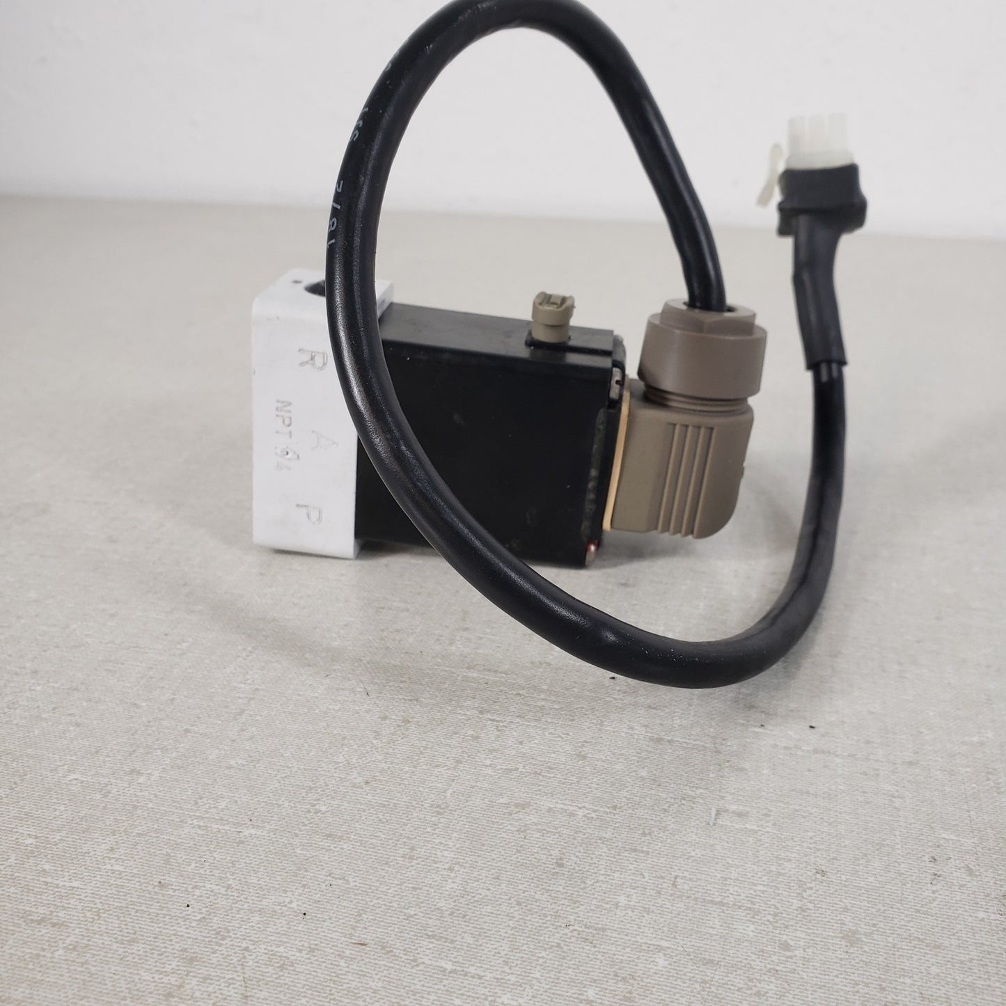 Bürkert Solenoid 124-C-5/32-F-PP 1/4 Max Pressure Of 42 Psi 8W 120V 60Hz Burkert
