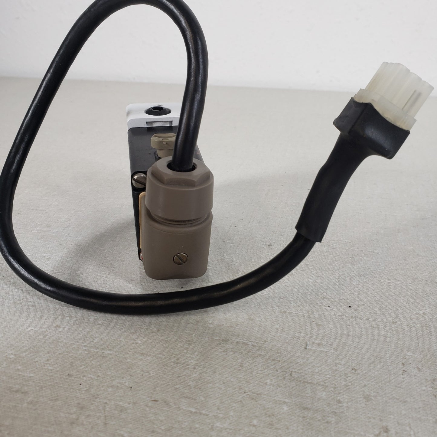 Bürkert Solenoid 124-C-5/32-F-PP 1/4 Max Pressure Of 42 Psi 8W 120V 60Hz Burkert