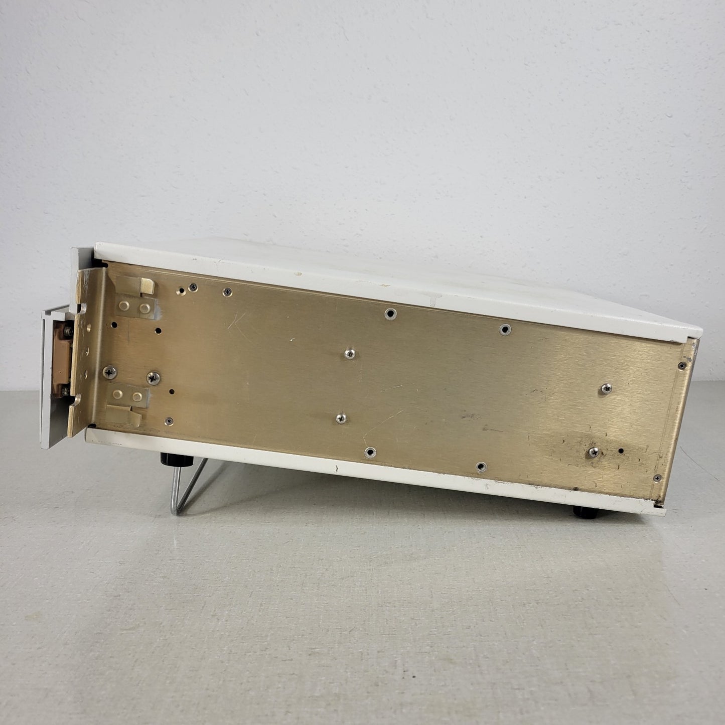 BROKEN UTI Instruments Precision Gas Analyzer 100C Control Unit Kickstand