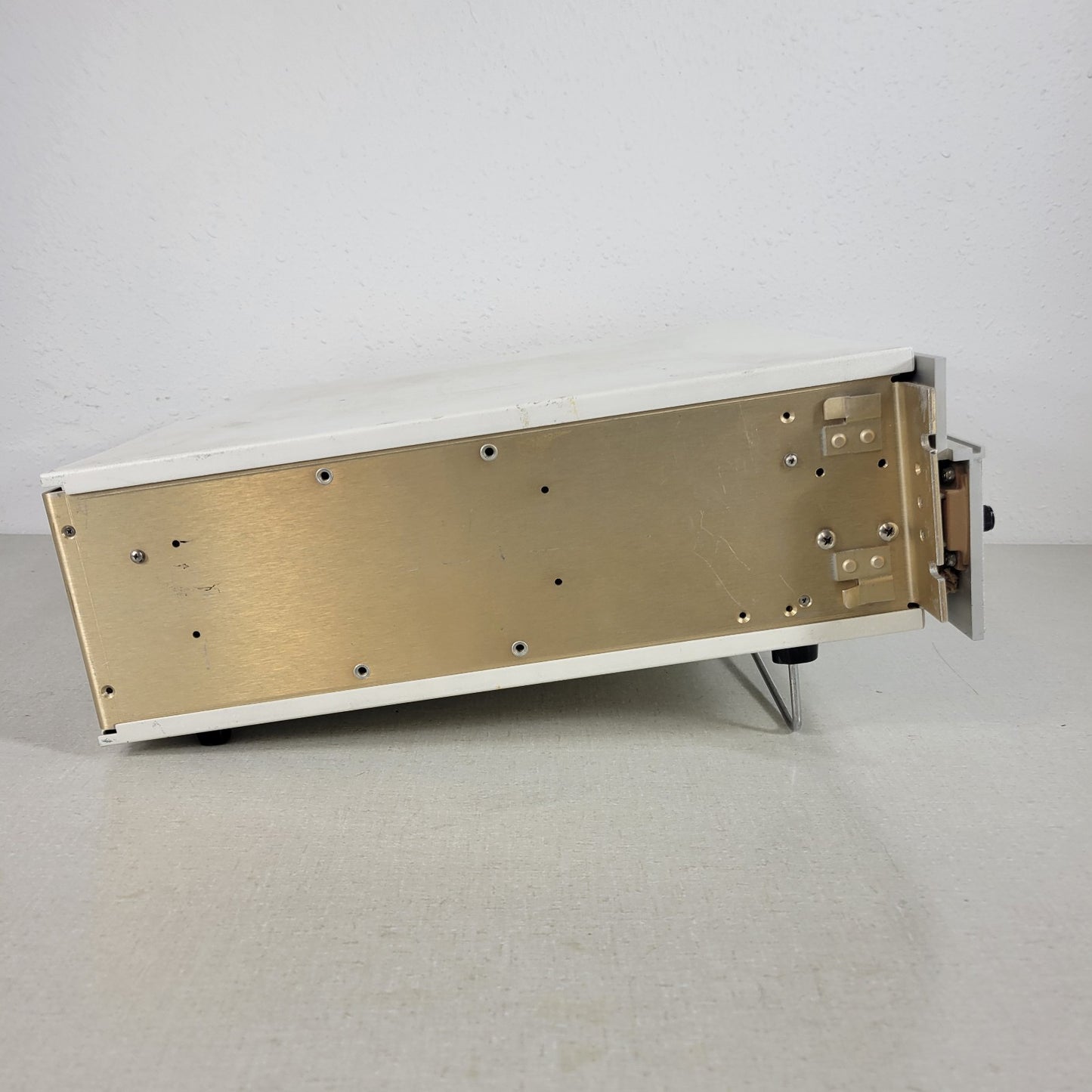 BROKEN UTI Instruments Precision Gas Analyzer 100C Control Unit Kickstand