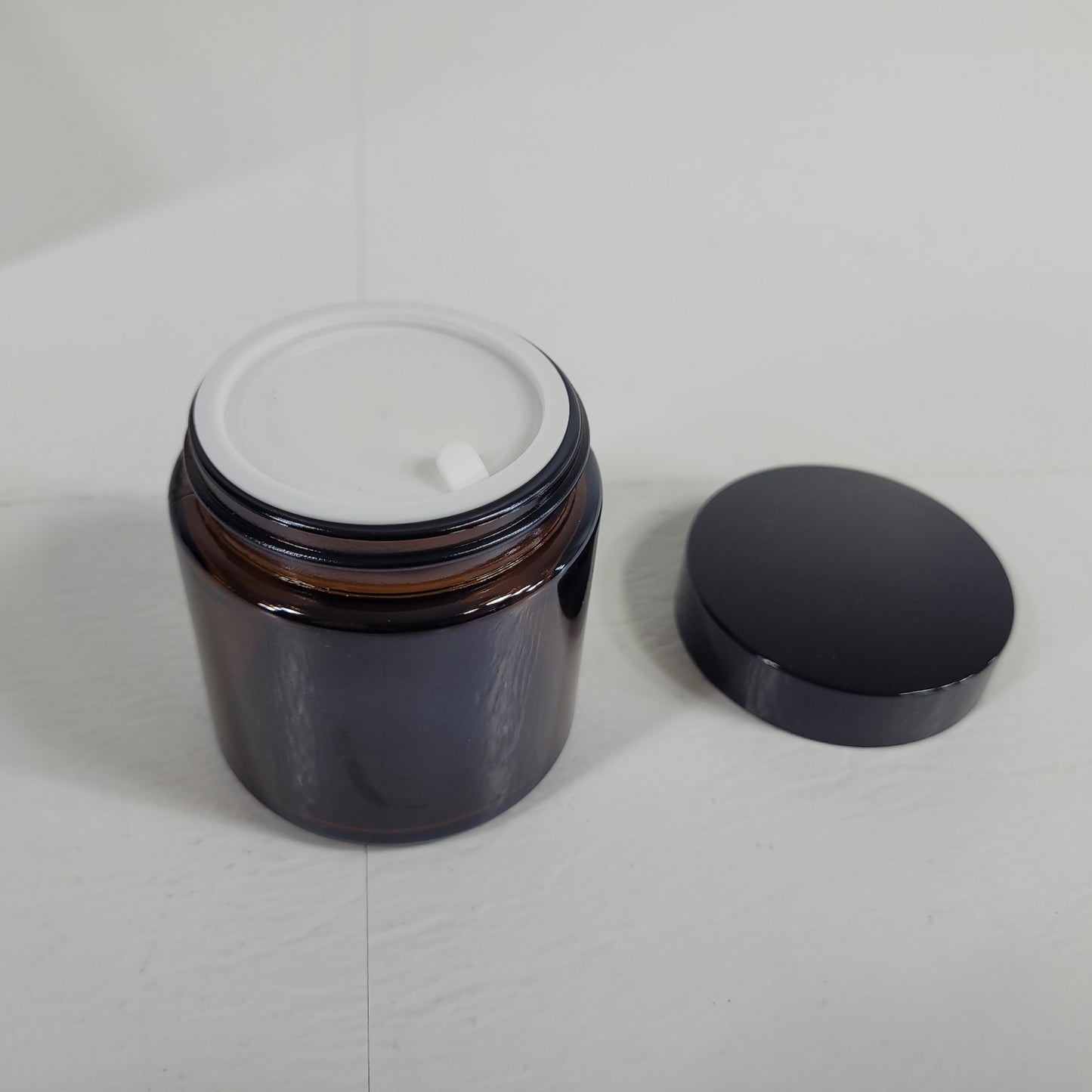 Vivaplex Amber 4 Oz Round Glass Jars with Inner Liners and Black Lids - 12 Pack